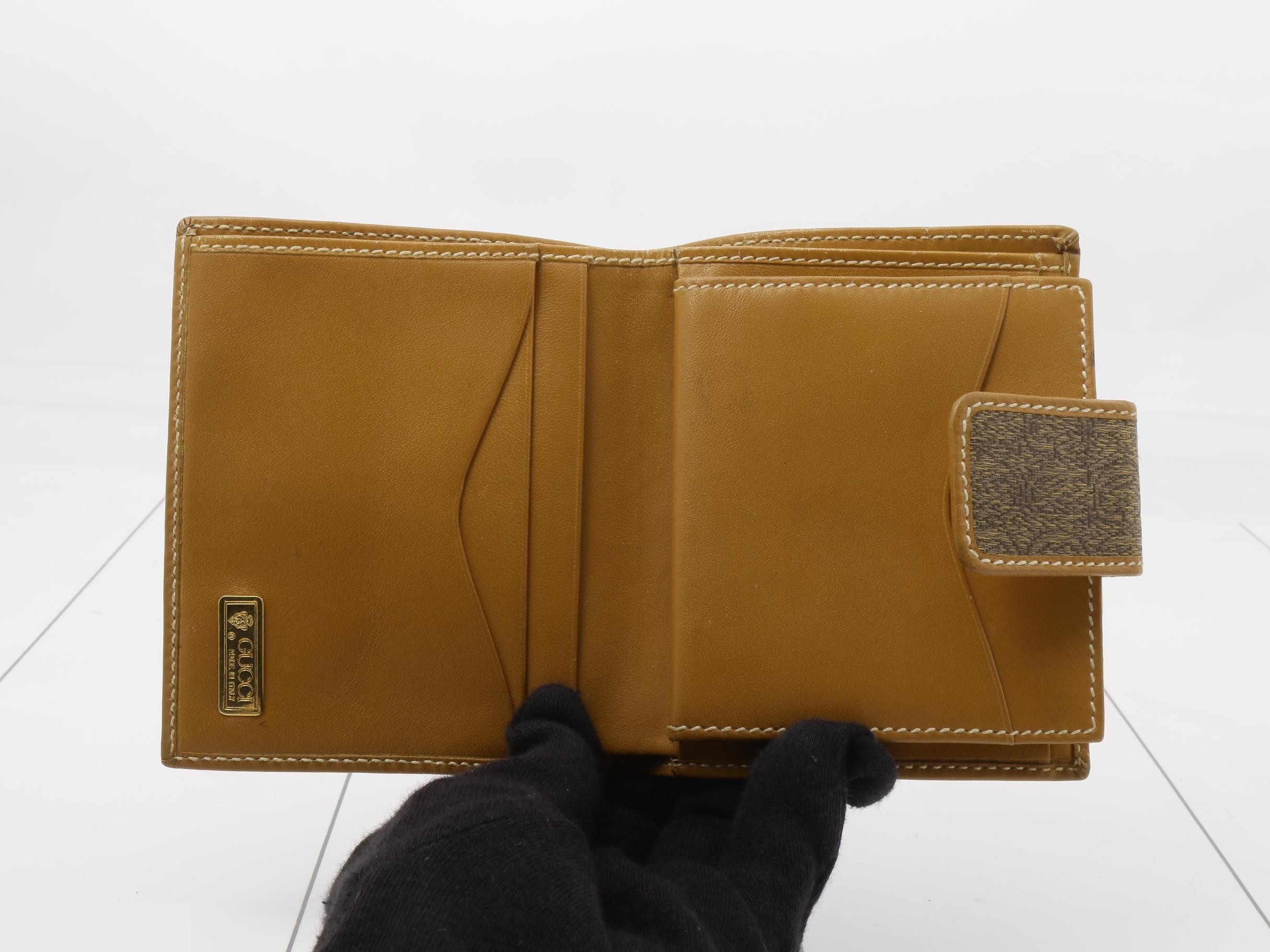 Vintage Bi-fold Wallet with Clasp Closure and Logo on Canvas — view 4