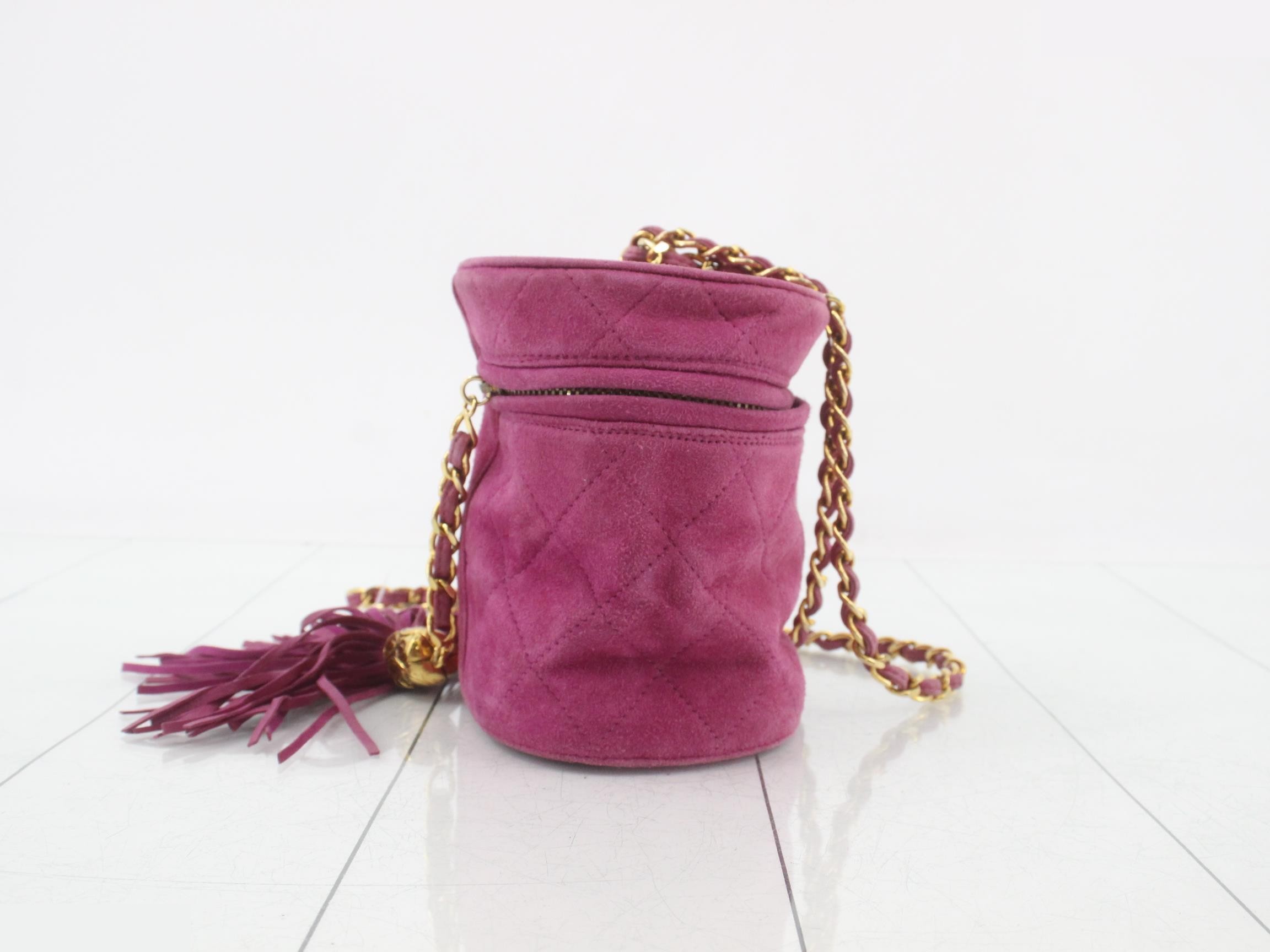 Chain vanity case, pink suede, gold-tone hardware. — view 4