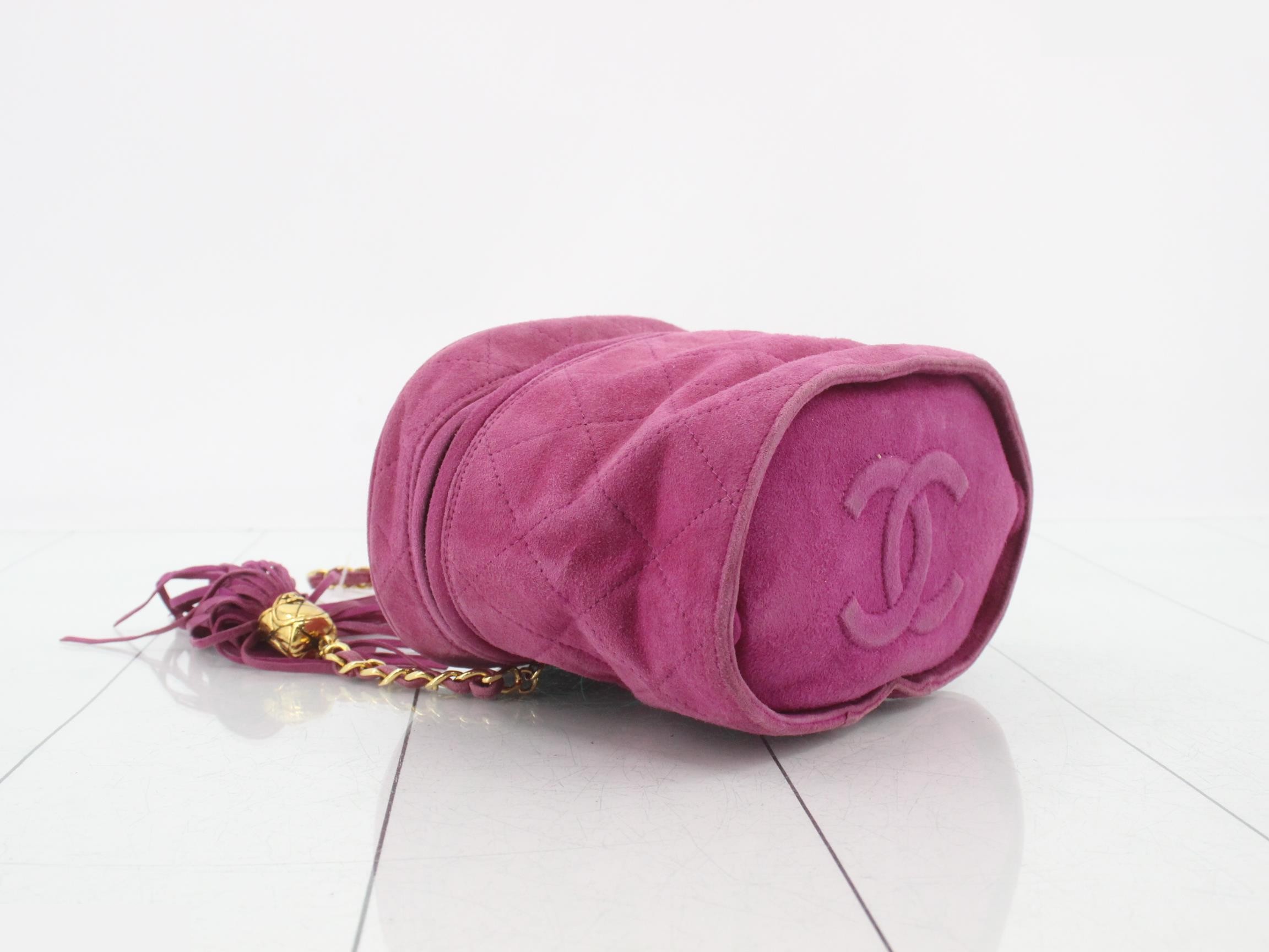 Chain vanity case, pink suede, gold-tone hardware. — view 5