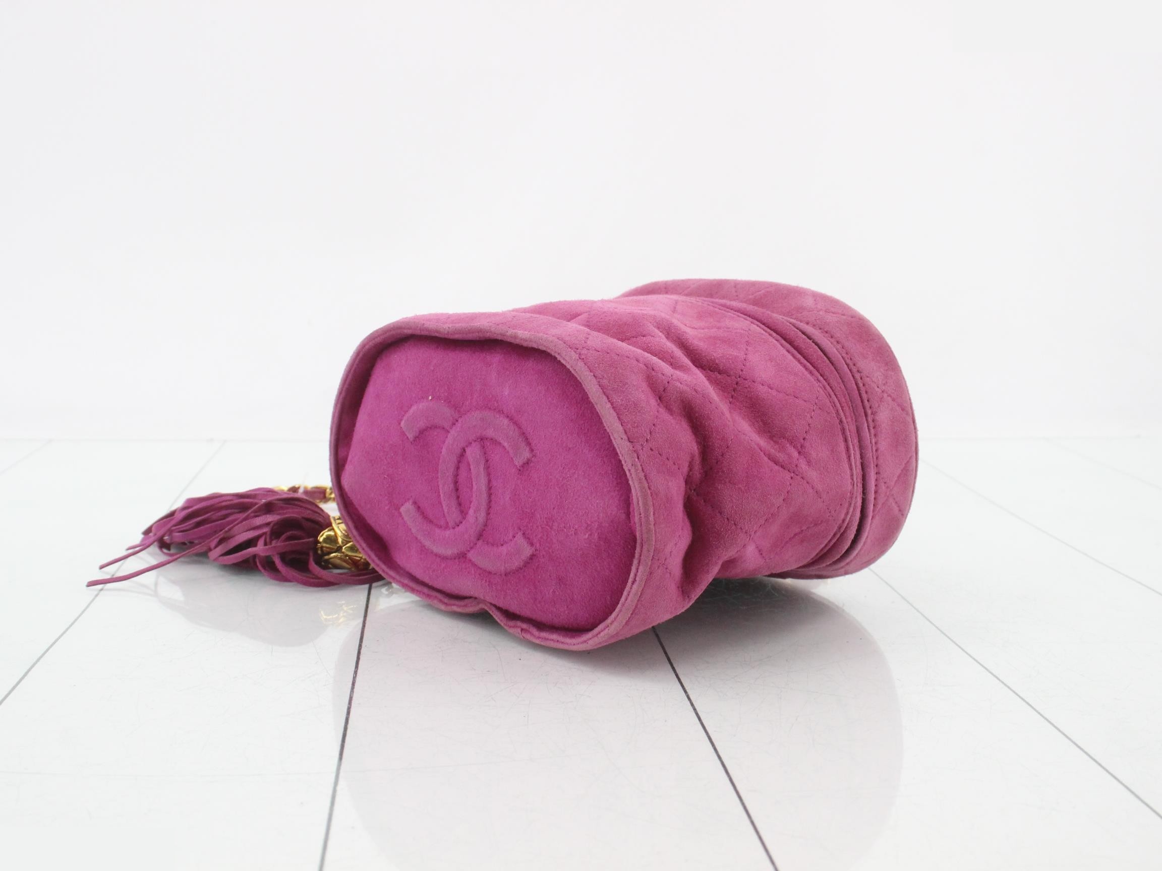Chain vanity case, pink suede, gold-tone hardware. — view 6