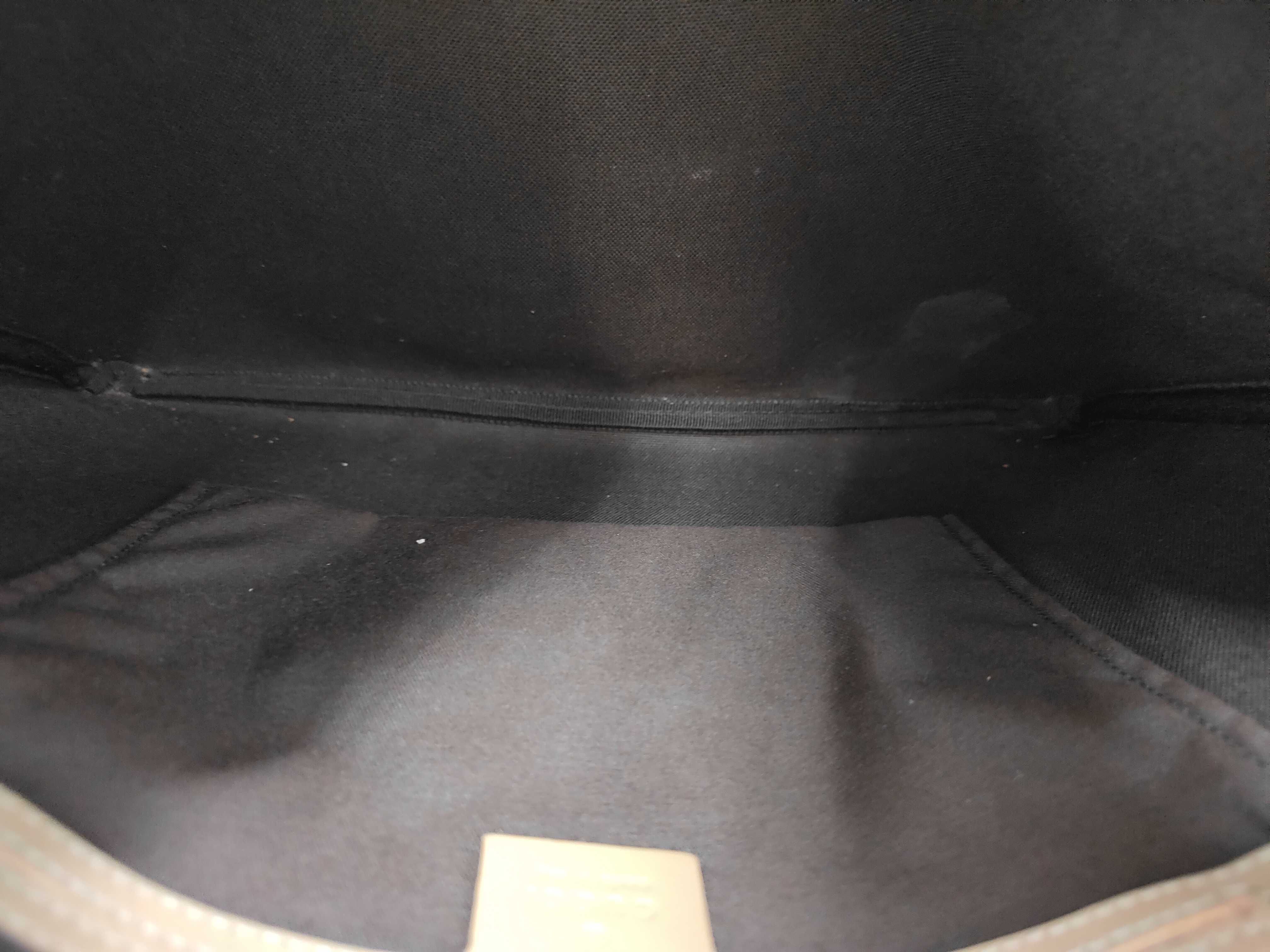 GG Supreme Shoulder Bag — view 8