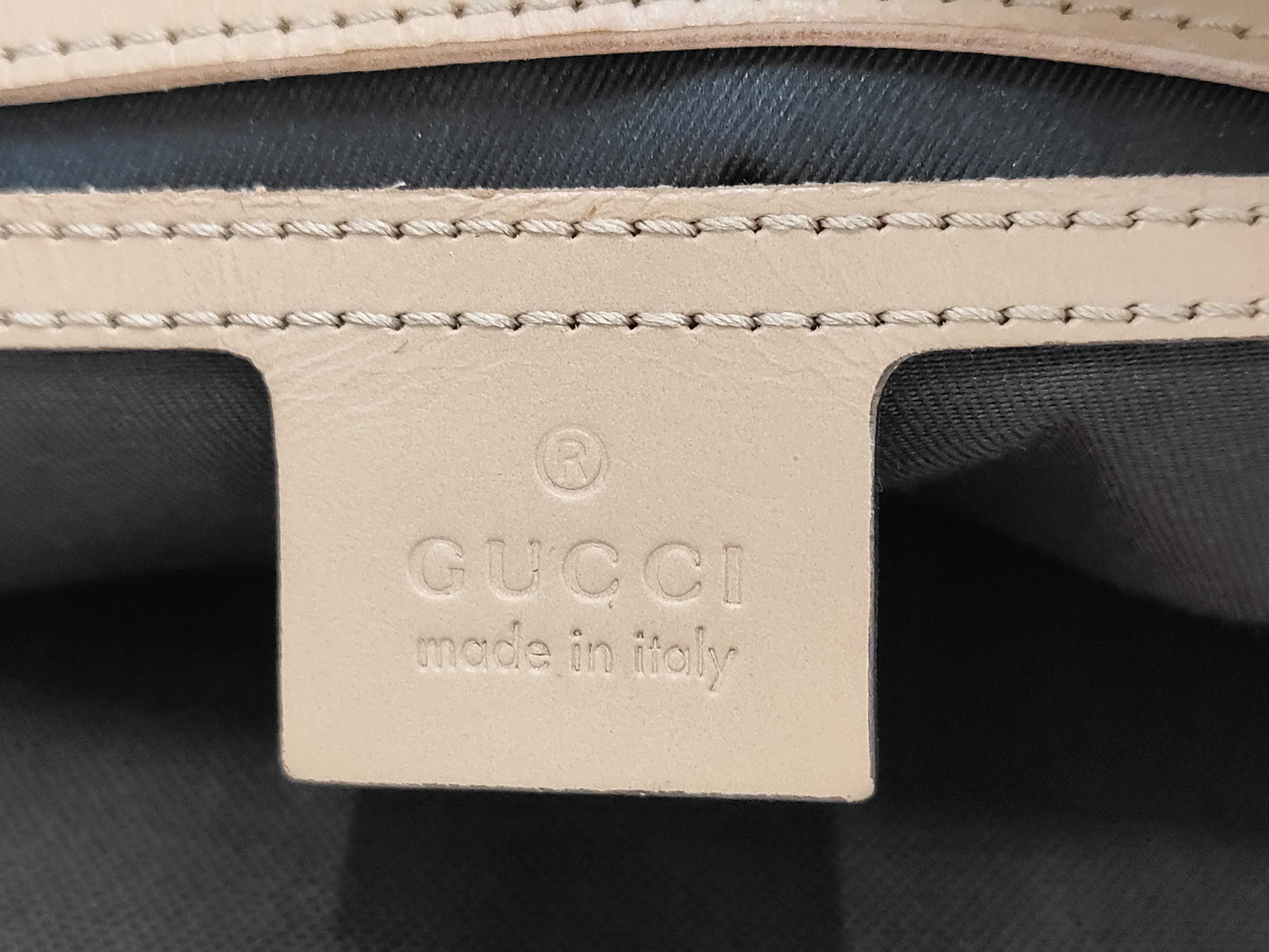 GG Supreme Shoulder Bag — view 9
