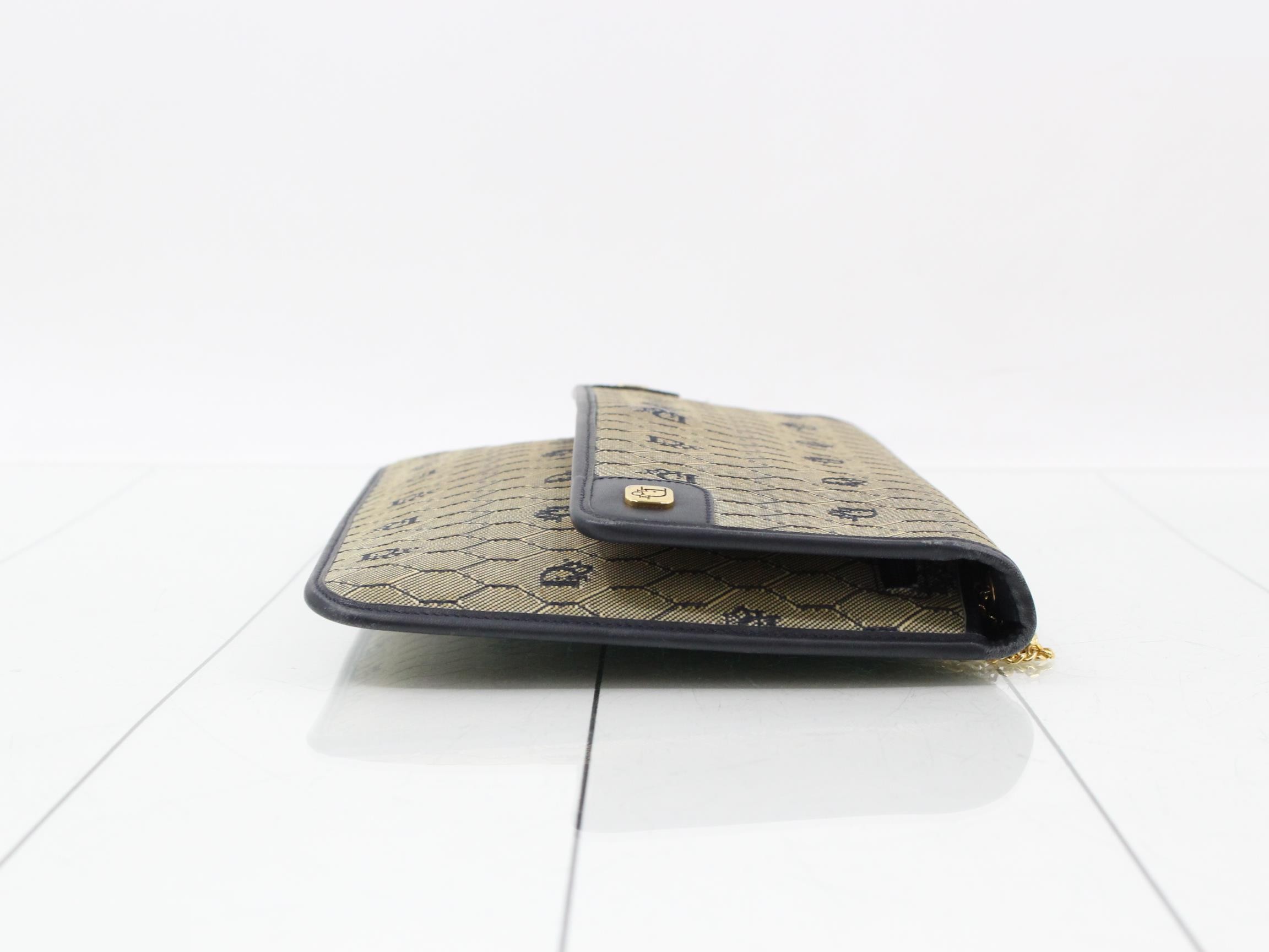 handbag — view 3