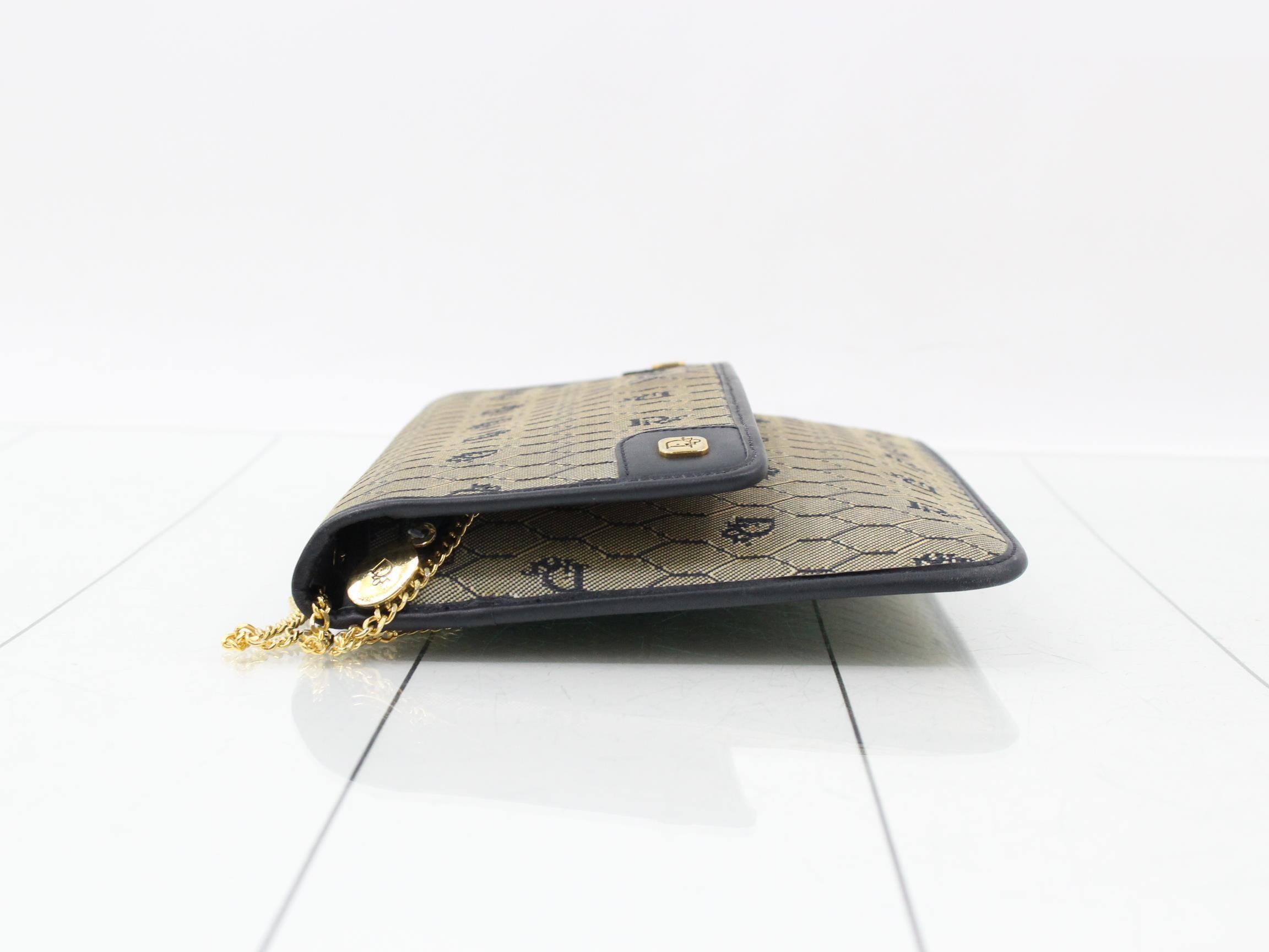 handbag — view 4