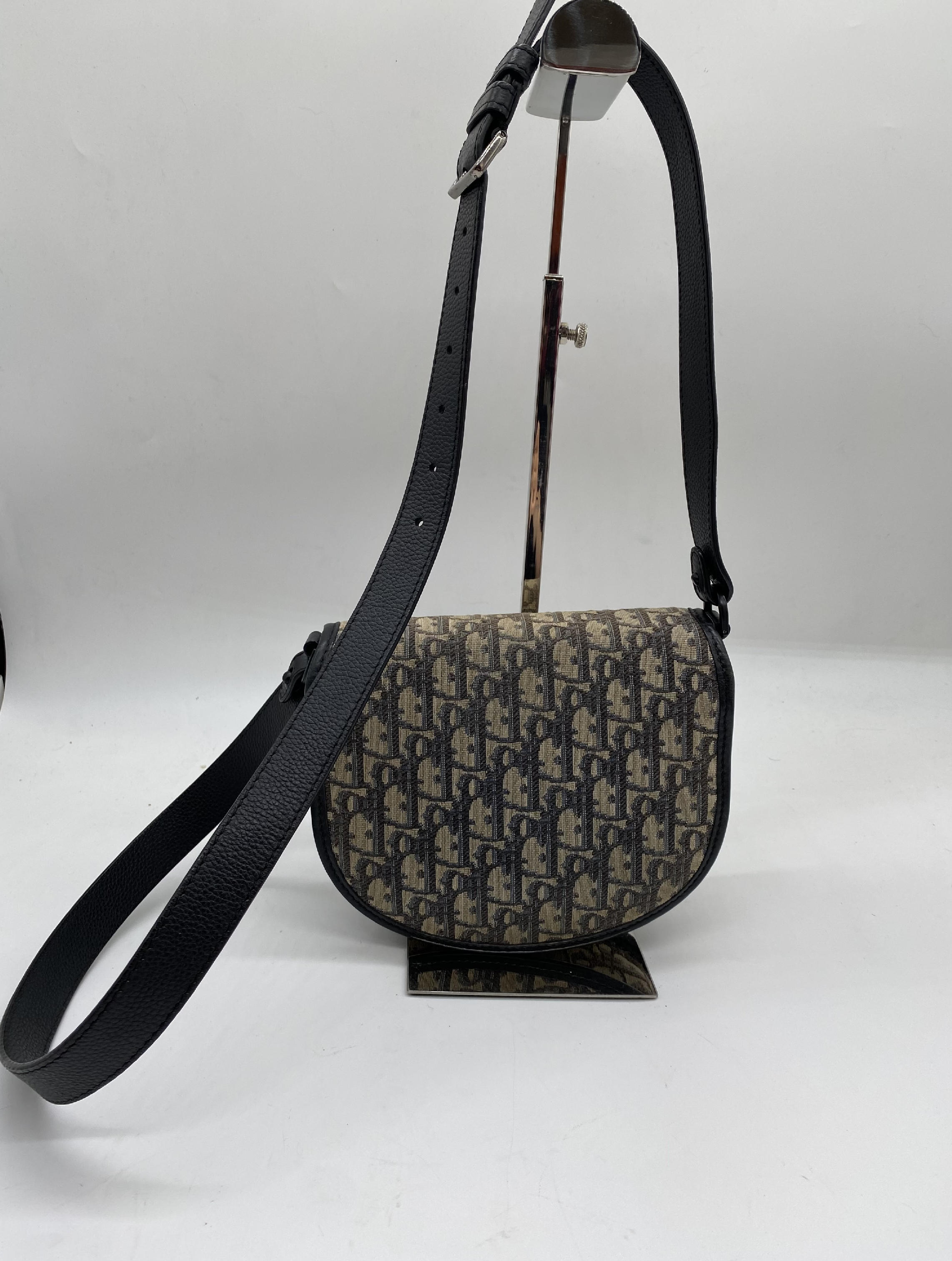 shoulder bag with IC chip detected. — view 2