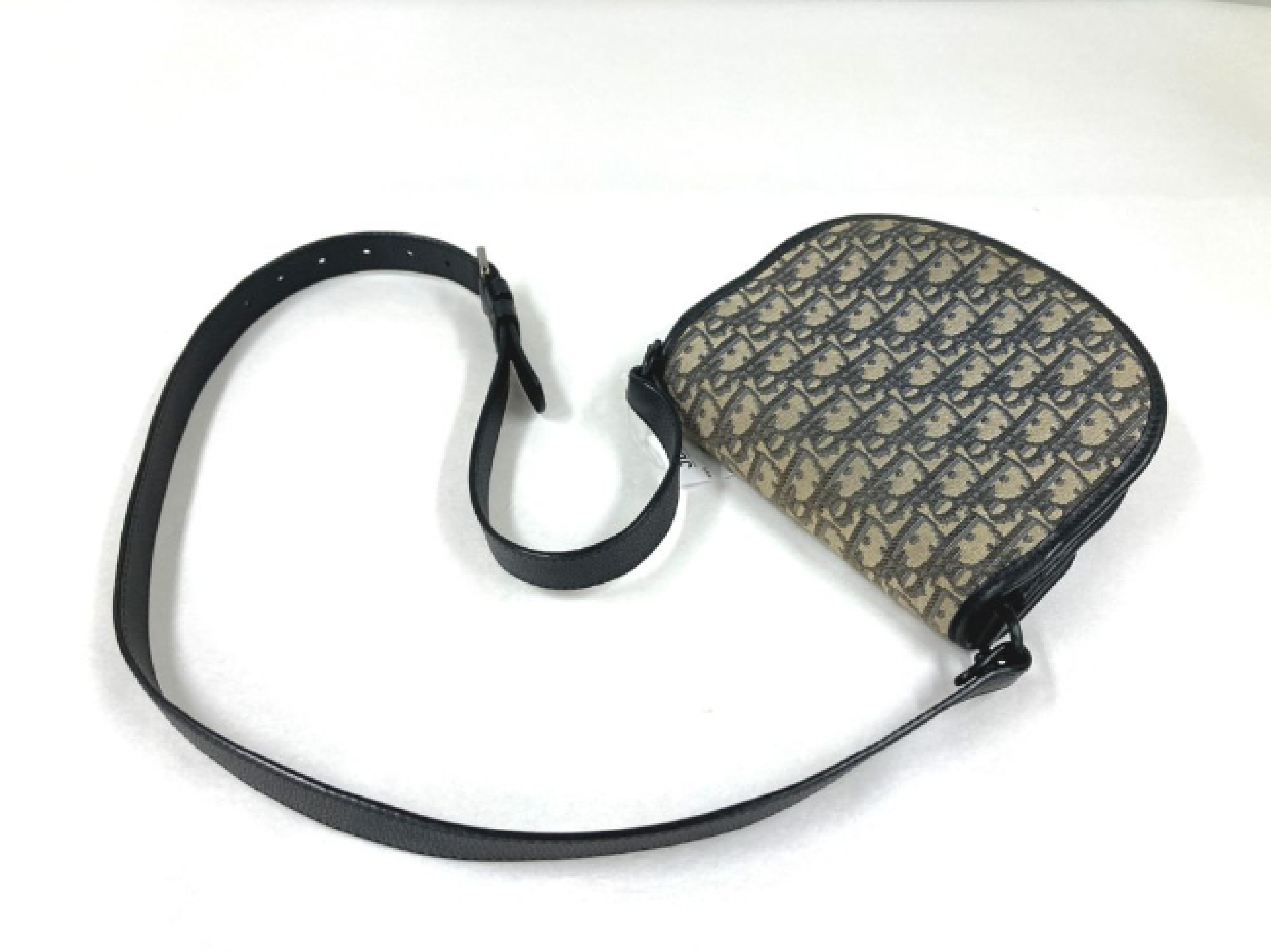 shoulder bag with IC chip detected. — view 3