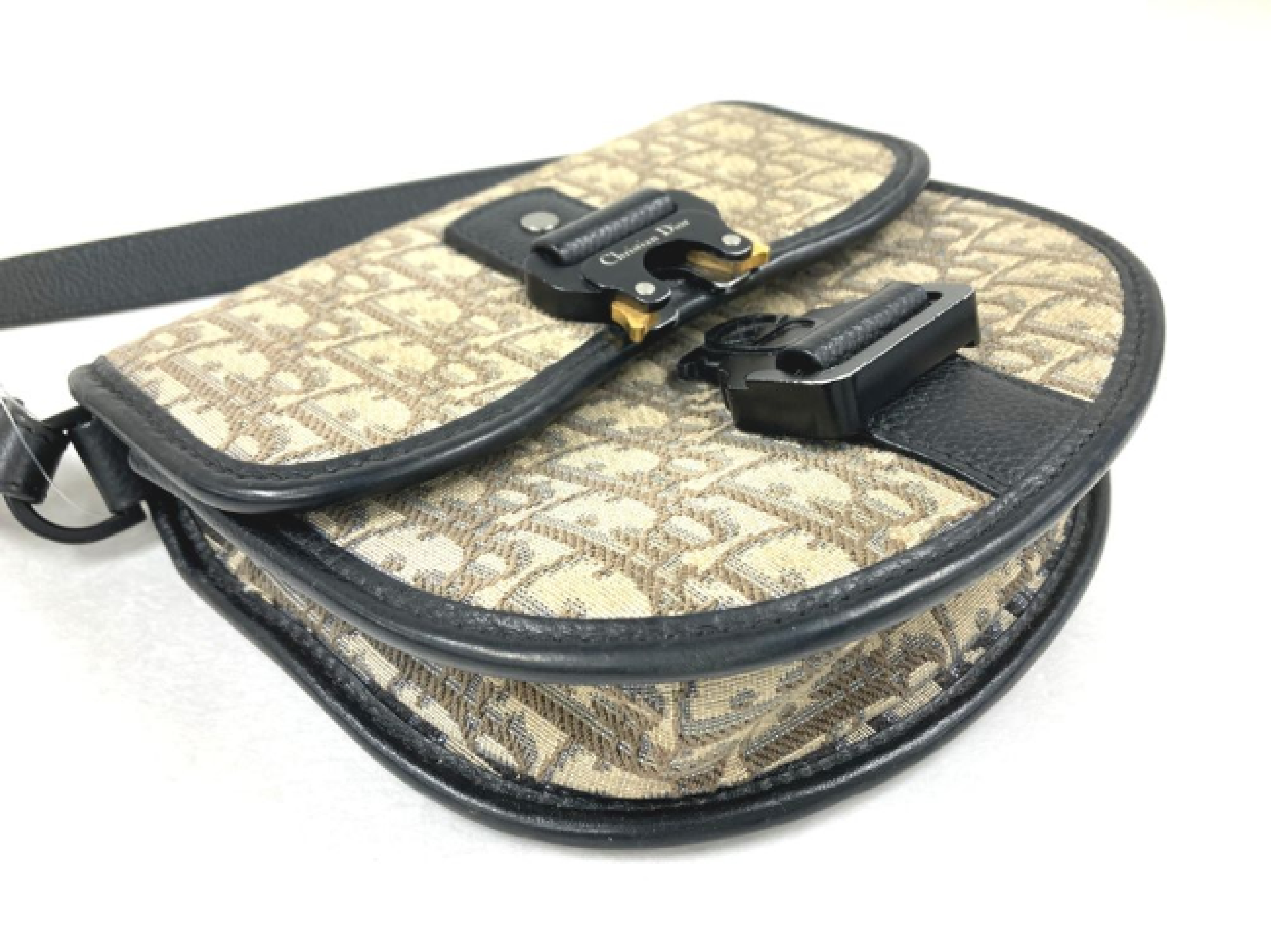 shoulder bag with IC chip detected. — view 4