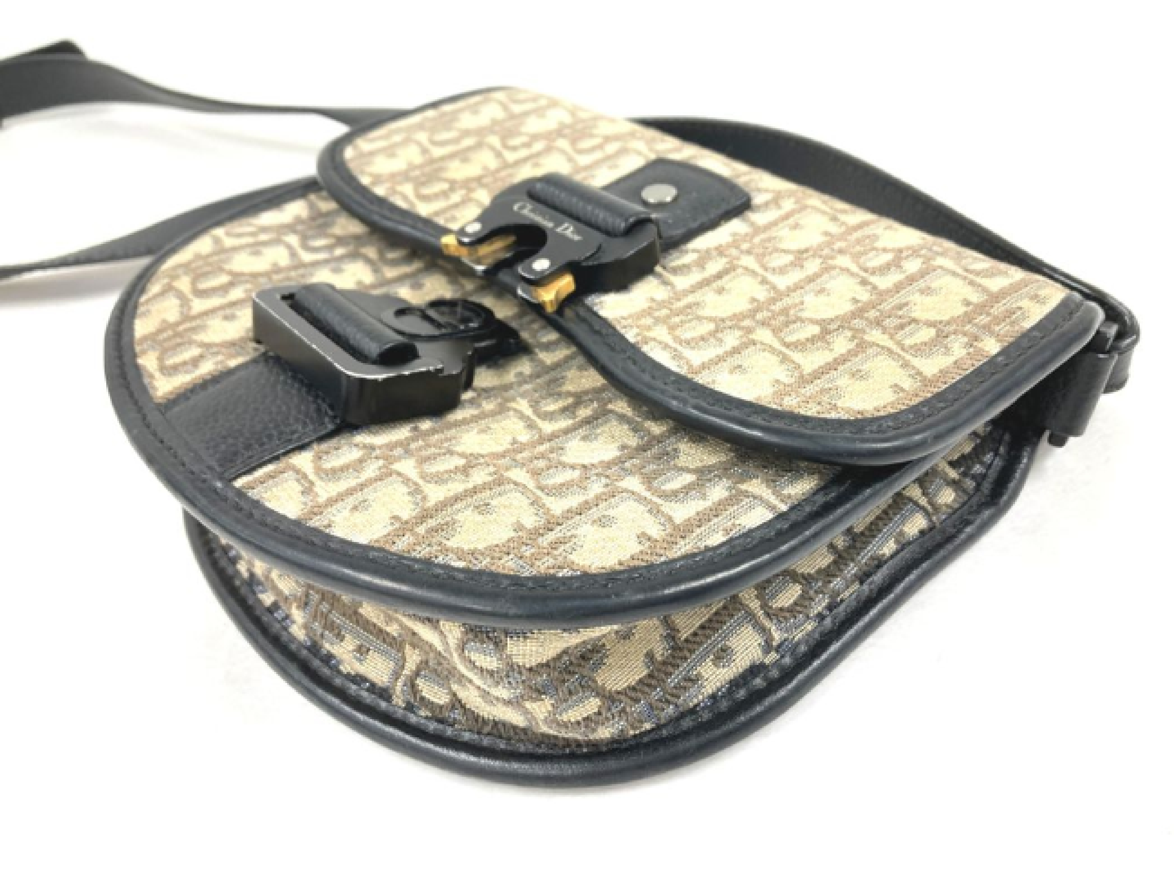 shoulder bag with IC chip detected. — view 5