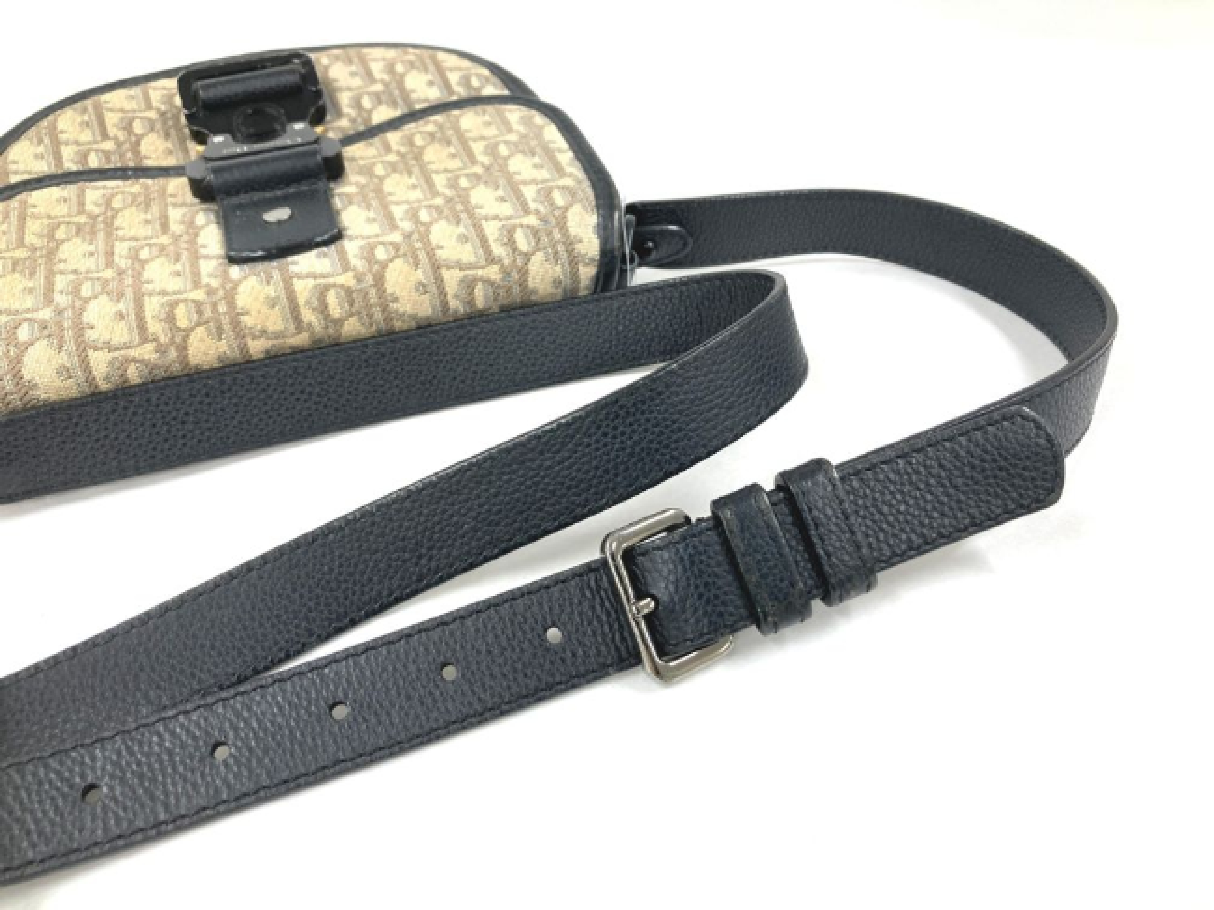 shoulder bag with IC chip detected. — view 6