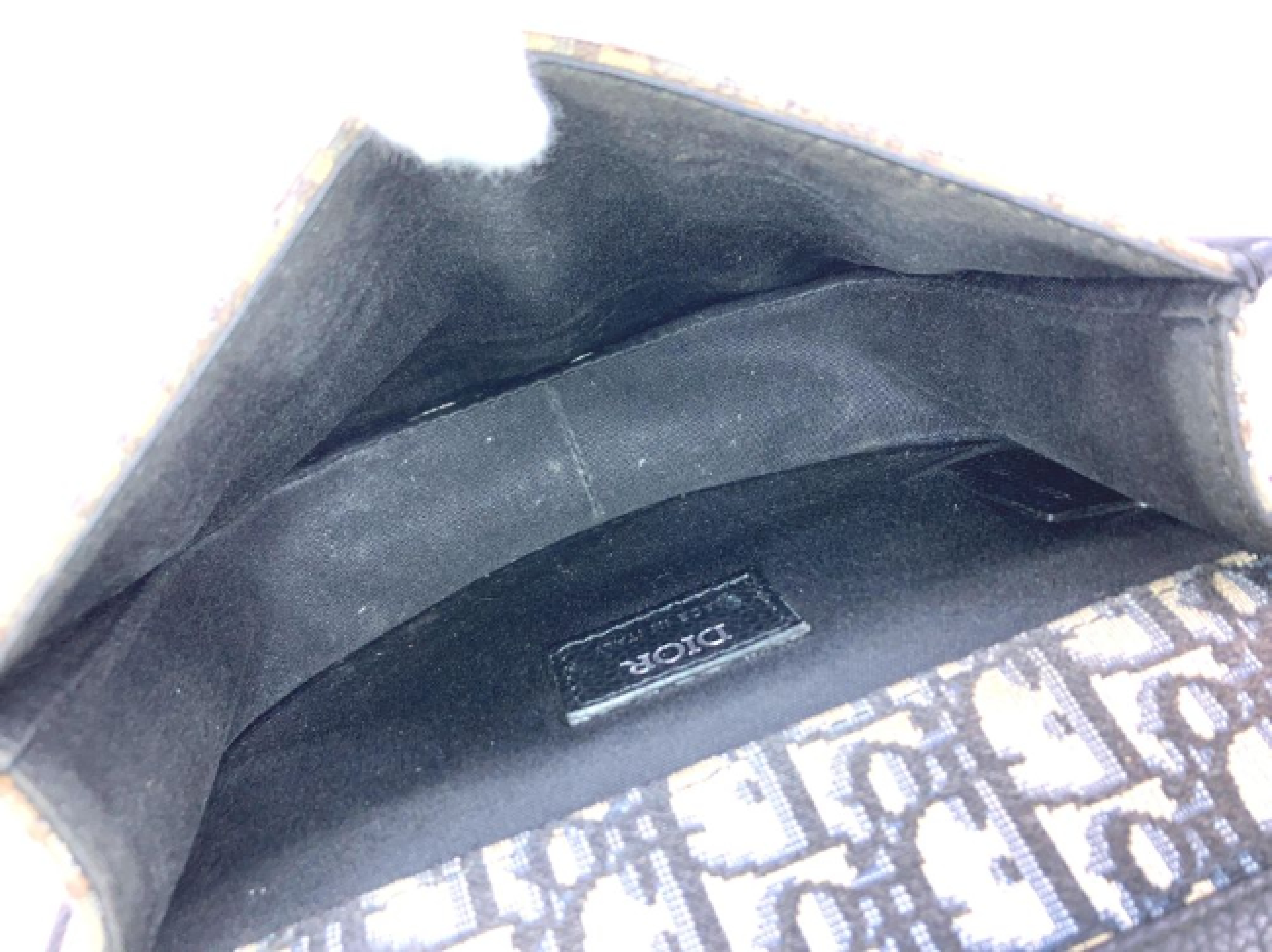 shoulder bag with IC chip detected. — view 8