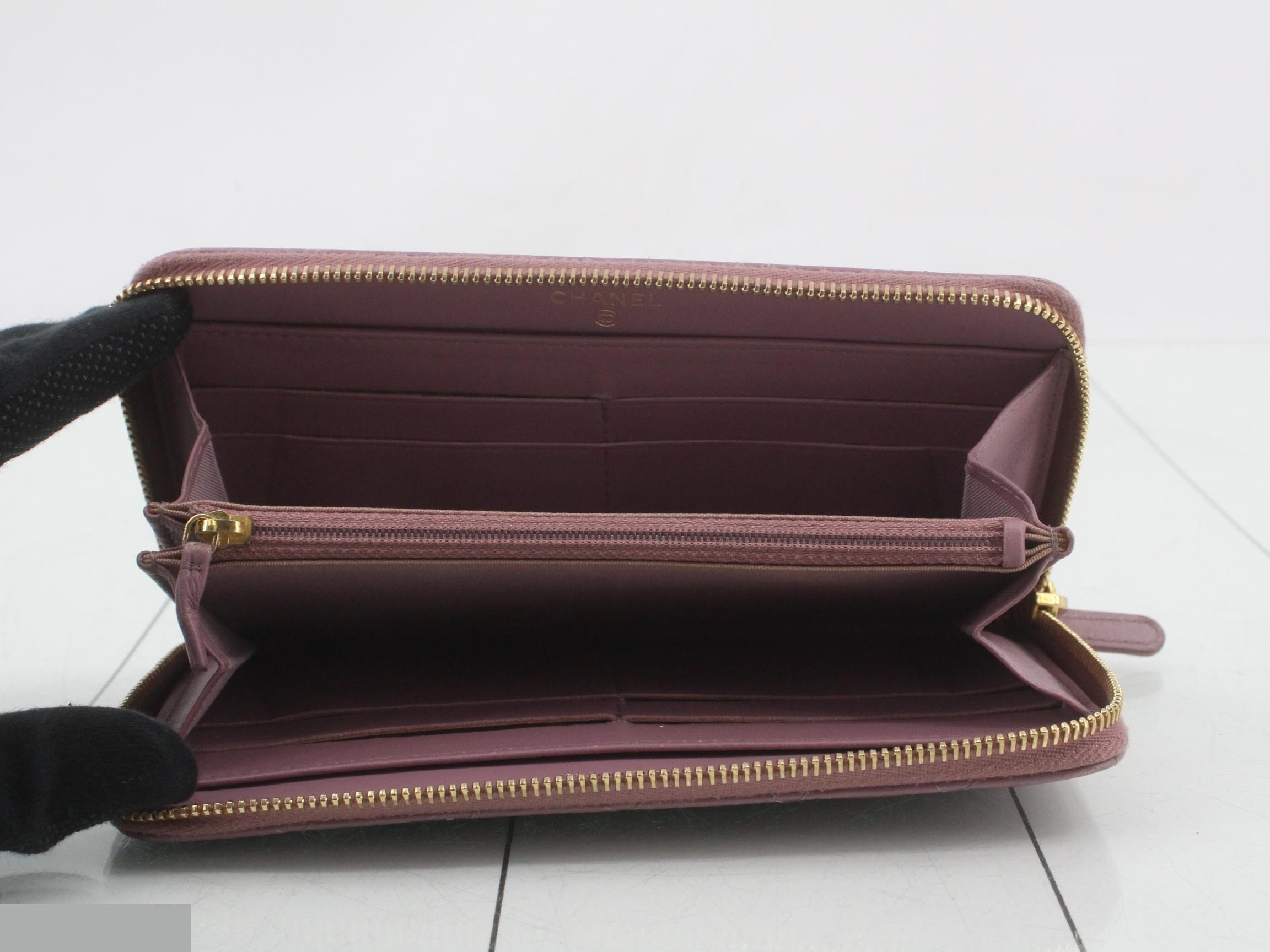 Matelassé (bags) and wallets — view 4