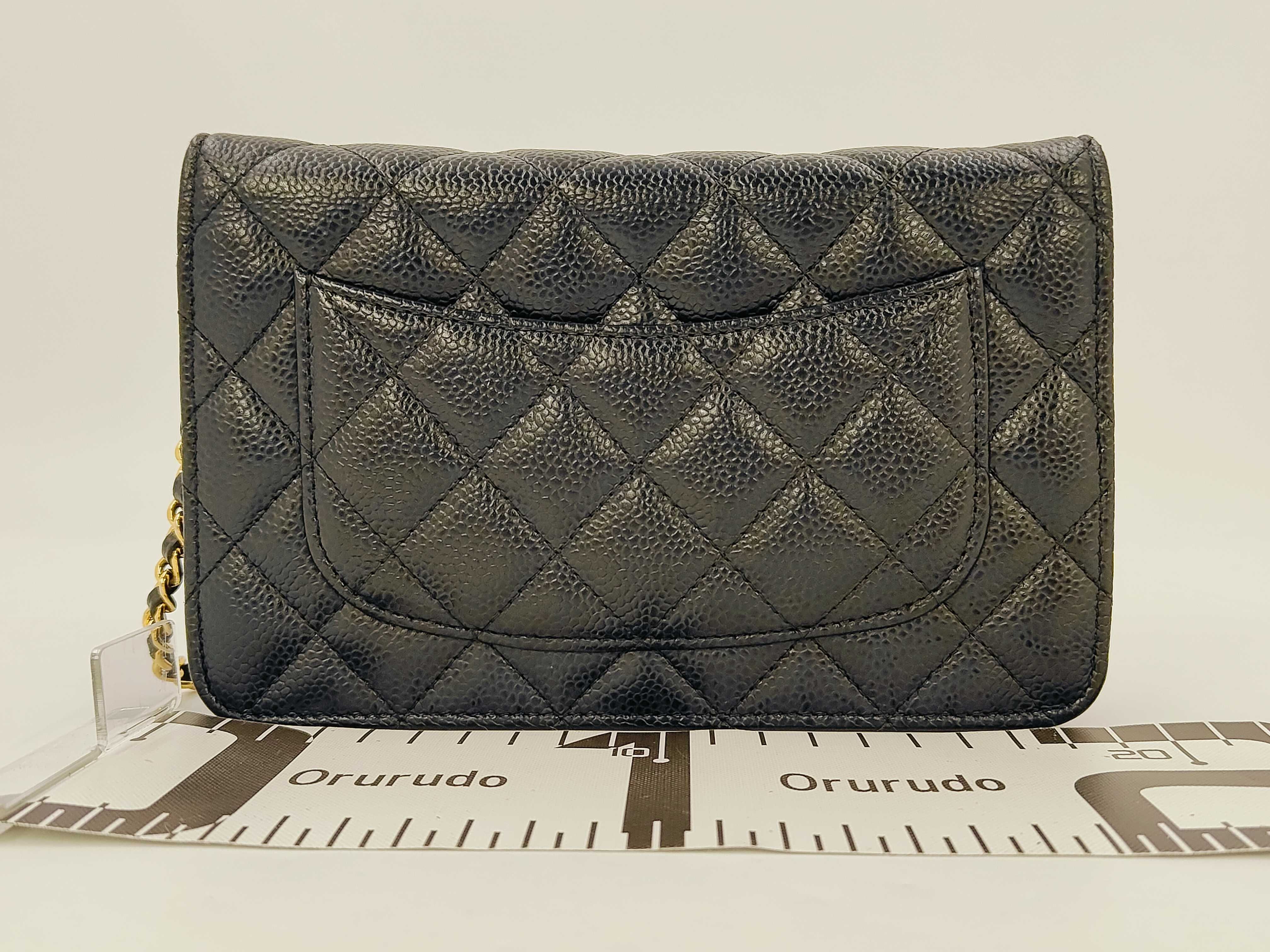 Matelassé Caviar Skin Chain Wallet Shoulder Bag — view 2