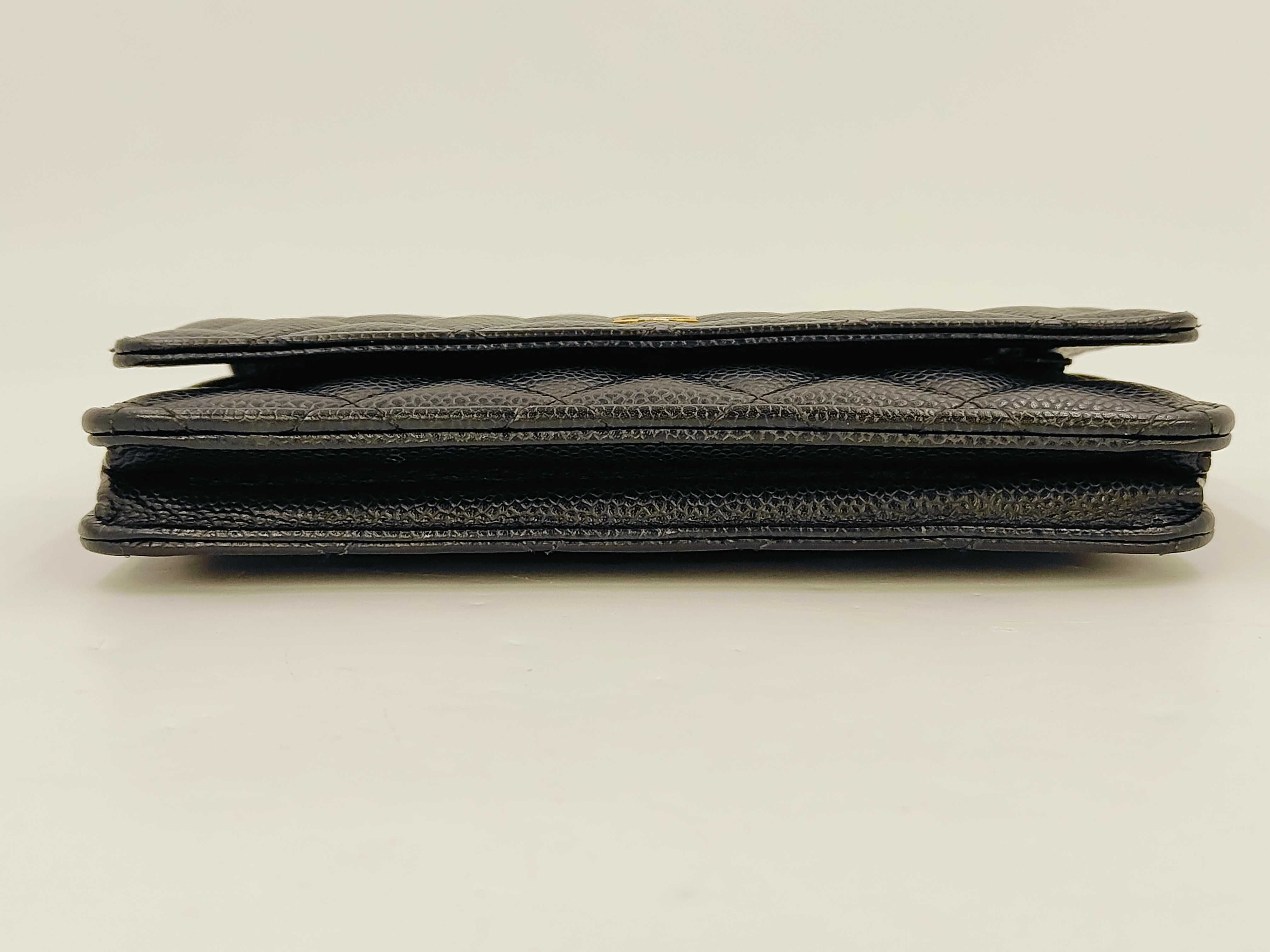 Matelassé Caviar Skin Chain Wallet Shoulder Bag — view 6