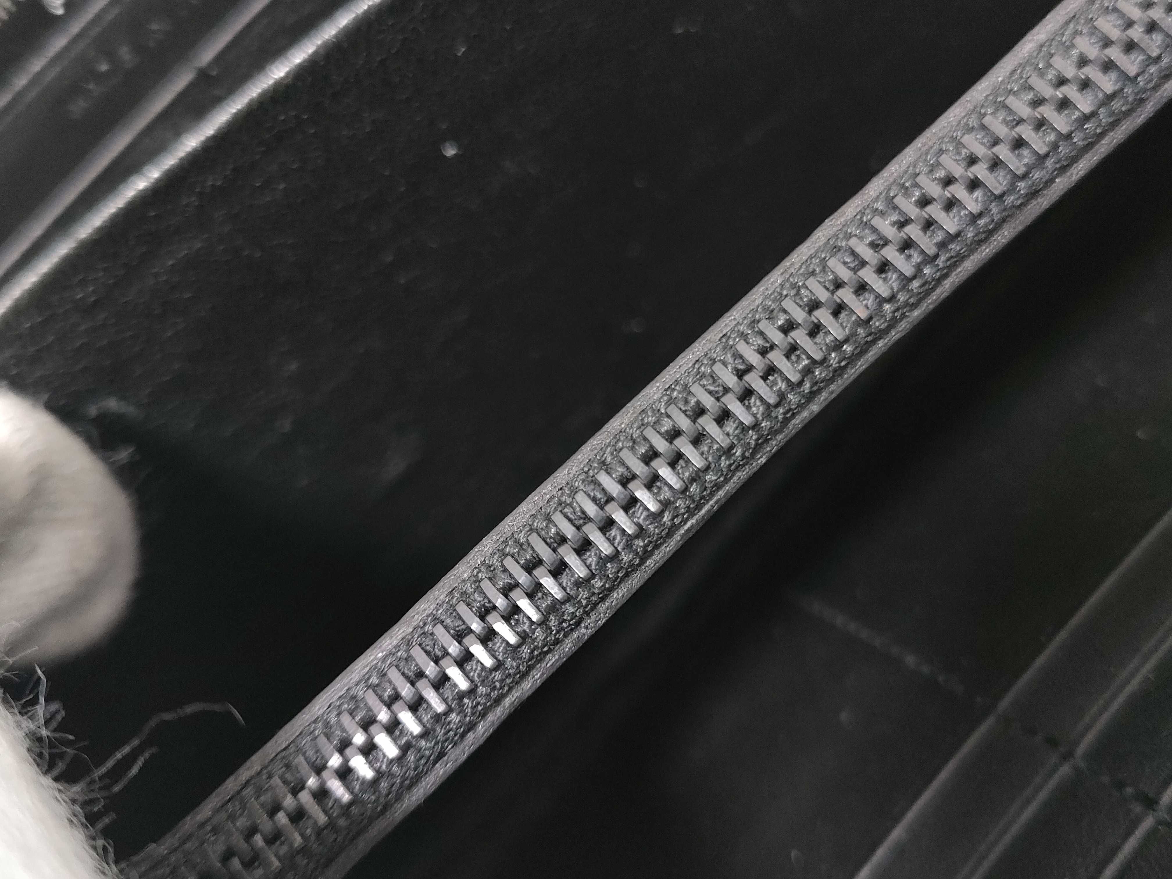 Round Zipper Black Long Wallet — view 8