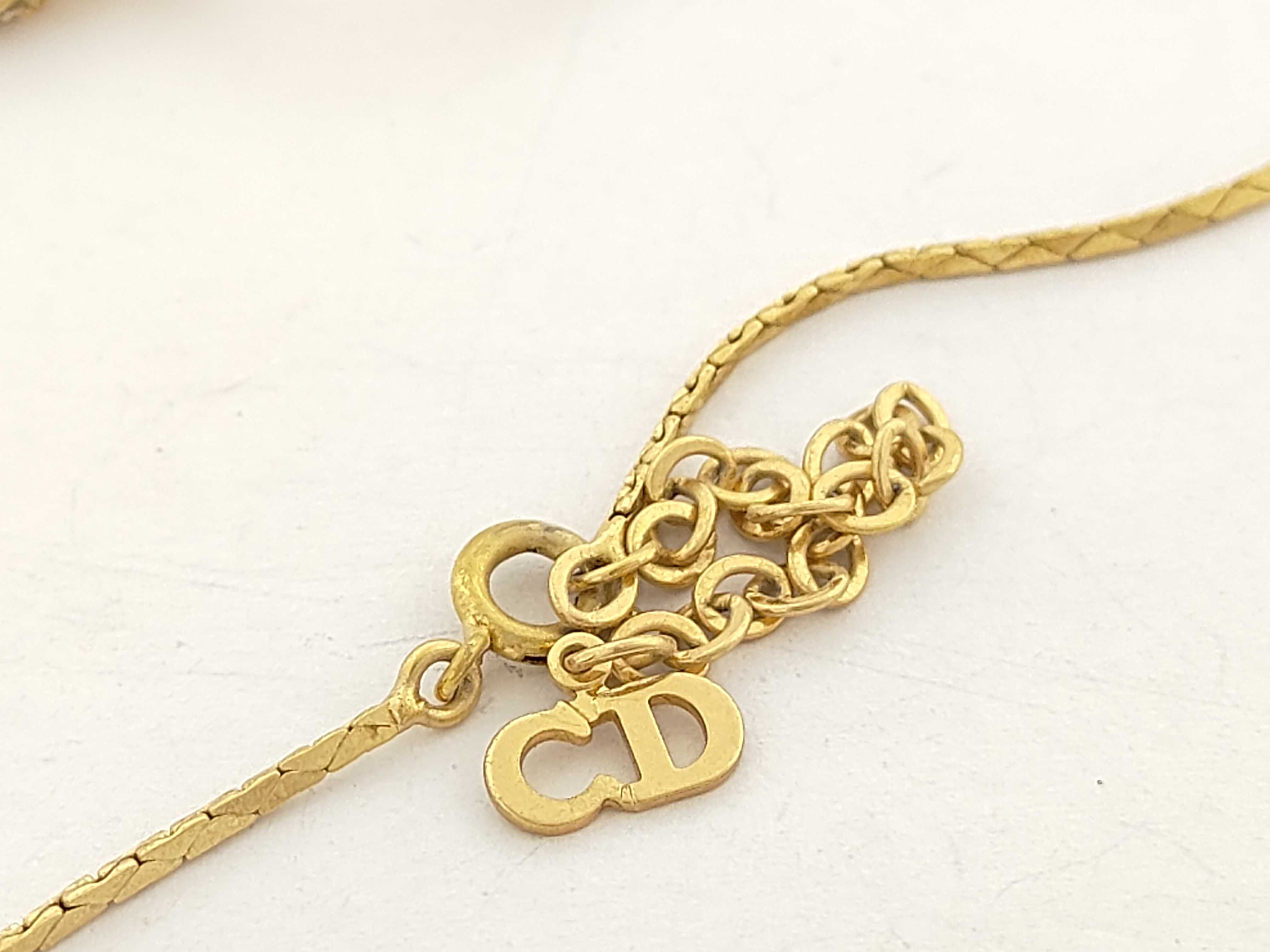Heart Motif Rhinestone Gold Necklace 5.3g — view 8