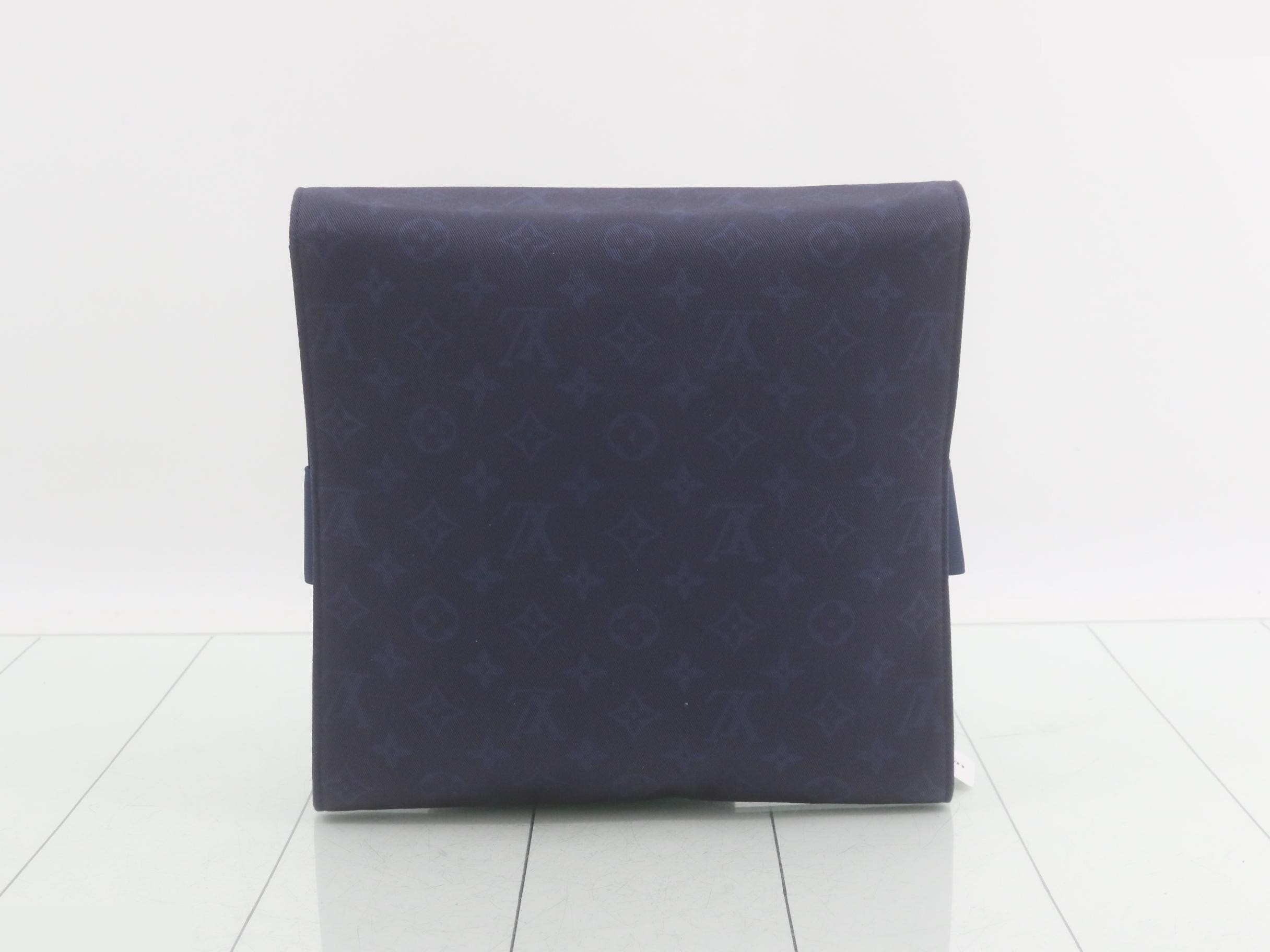 pouch — view 2