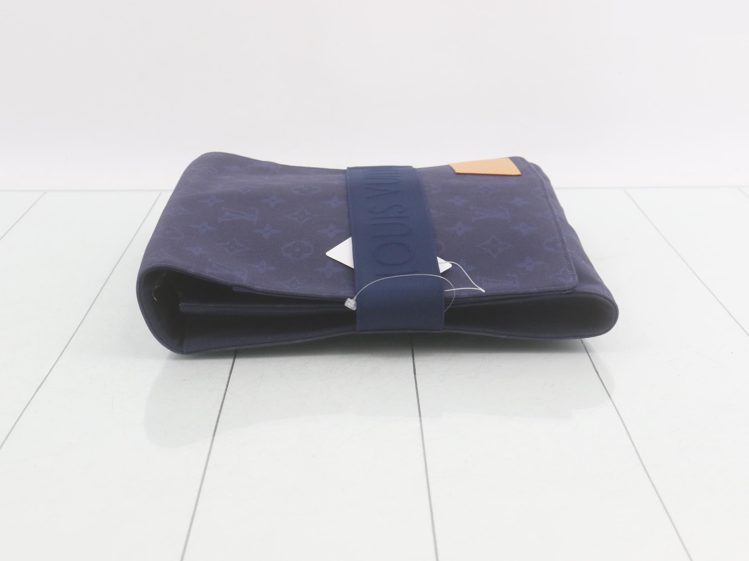 pouch — view 4