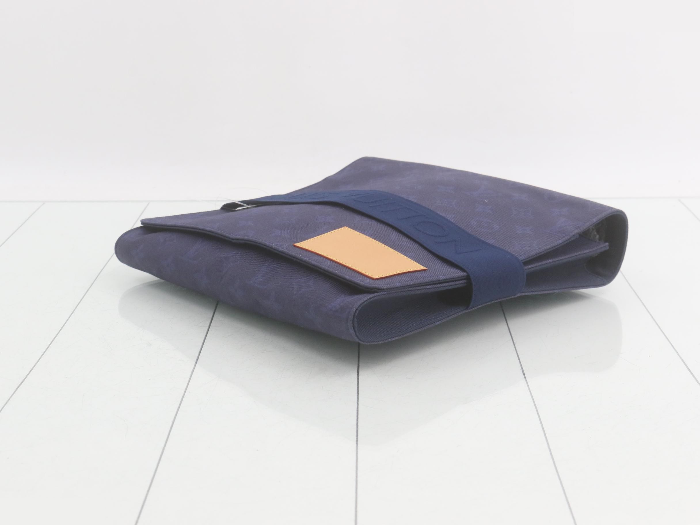 pouch — view 6