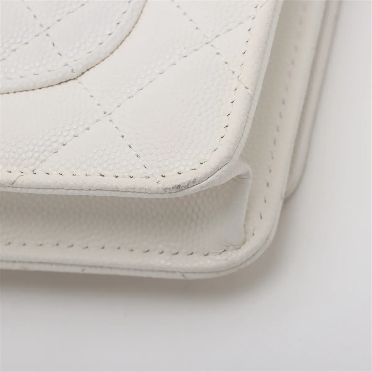 Matelasse caviar skin chain wallet white gold hardware CK19TE83 random plate AP0250 — view 11