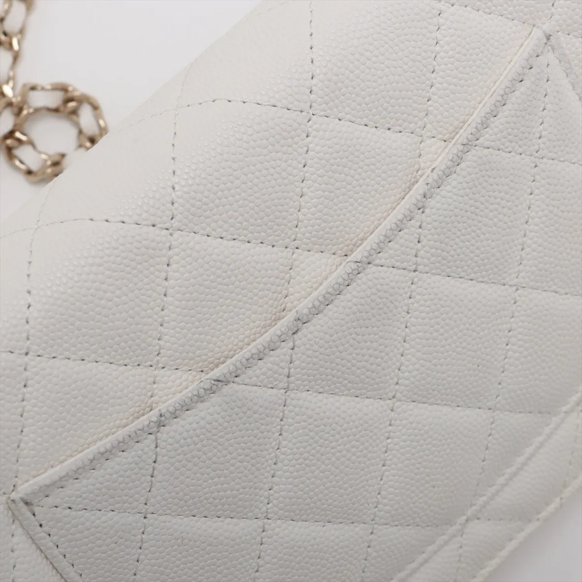 Matelasse caviar skin chain wallet white gold hardware CK19TE83 random plate AP0250 — view 12