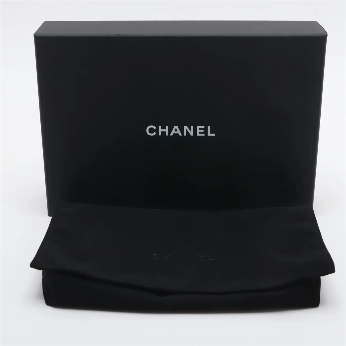Matelasse caviar skin chain wallet white gold hardware CK19TE83 random plate AP0250 — view 13