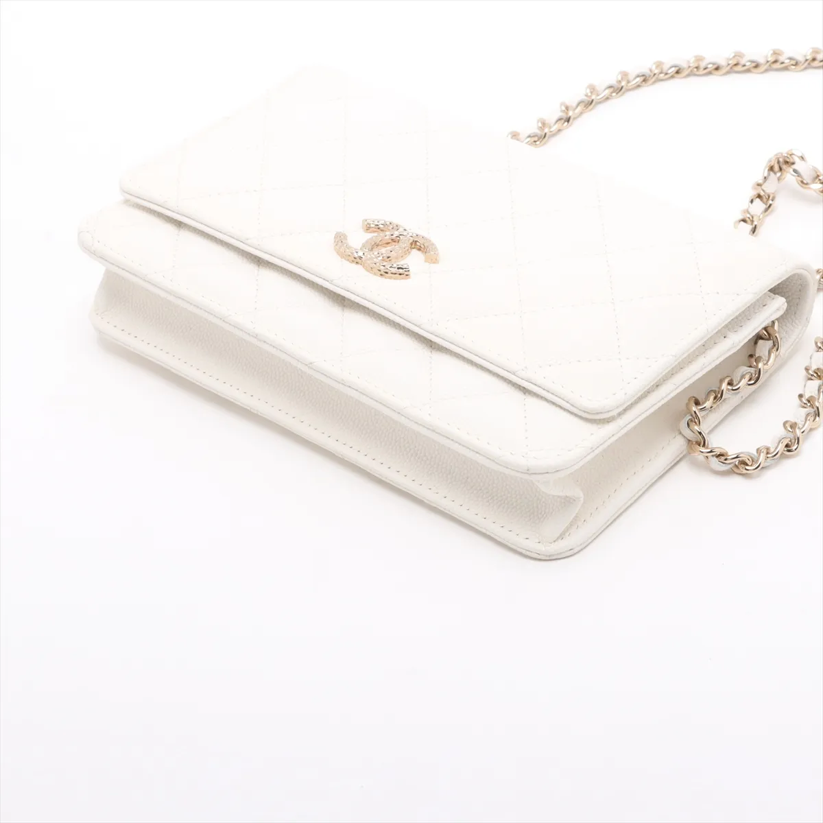 Matelasse caviar skin chain wallet white gold hardware CK19TE83 random plate AP0250 — view 3