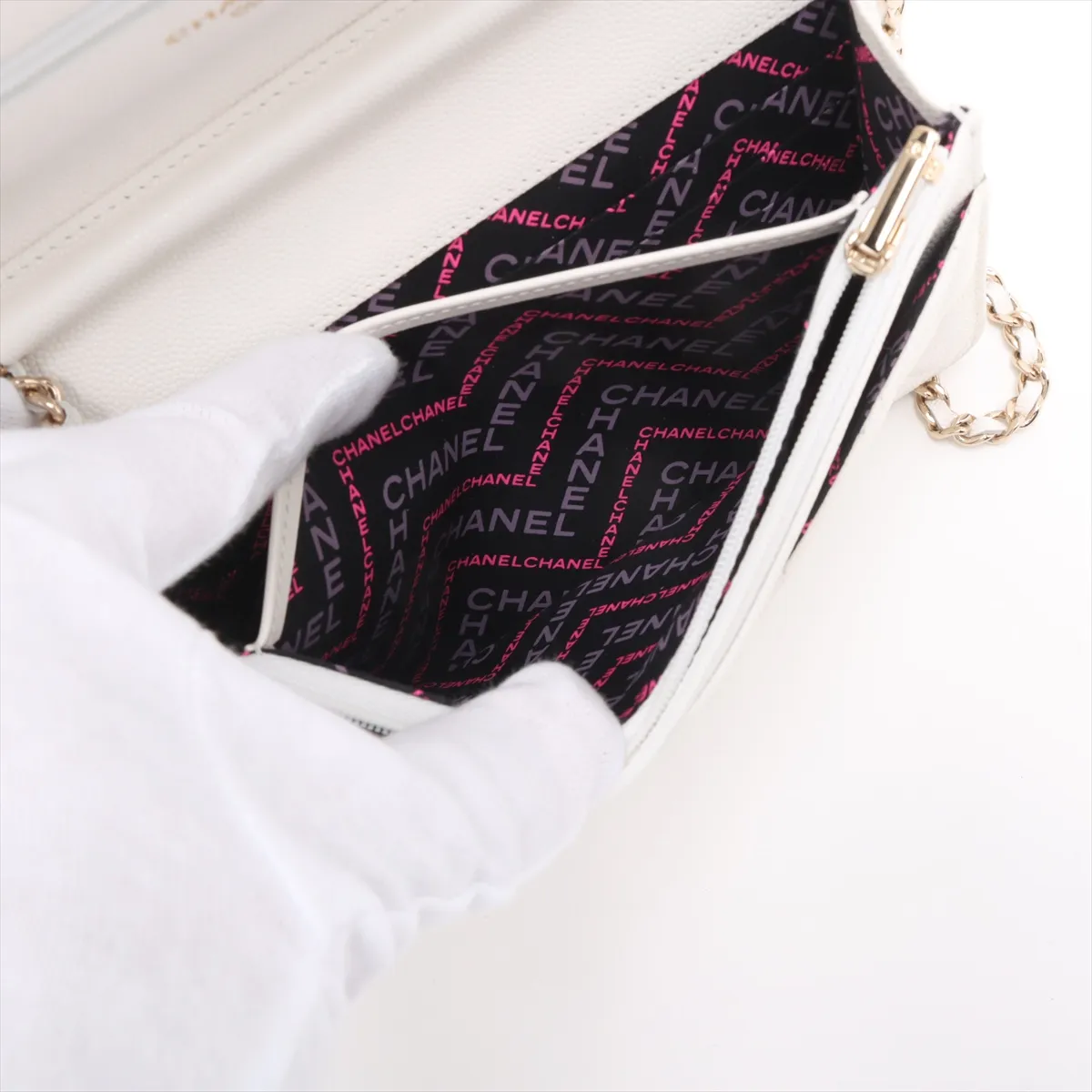 Matelasse caviar skin chain wallet white gold hardware CK19TE83 random plate AP0250 — view 7