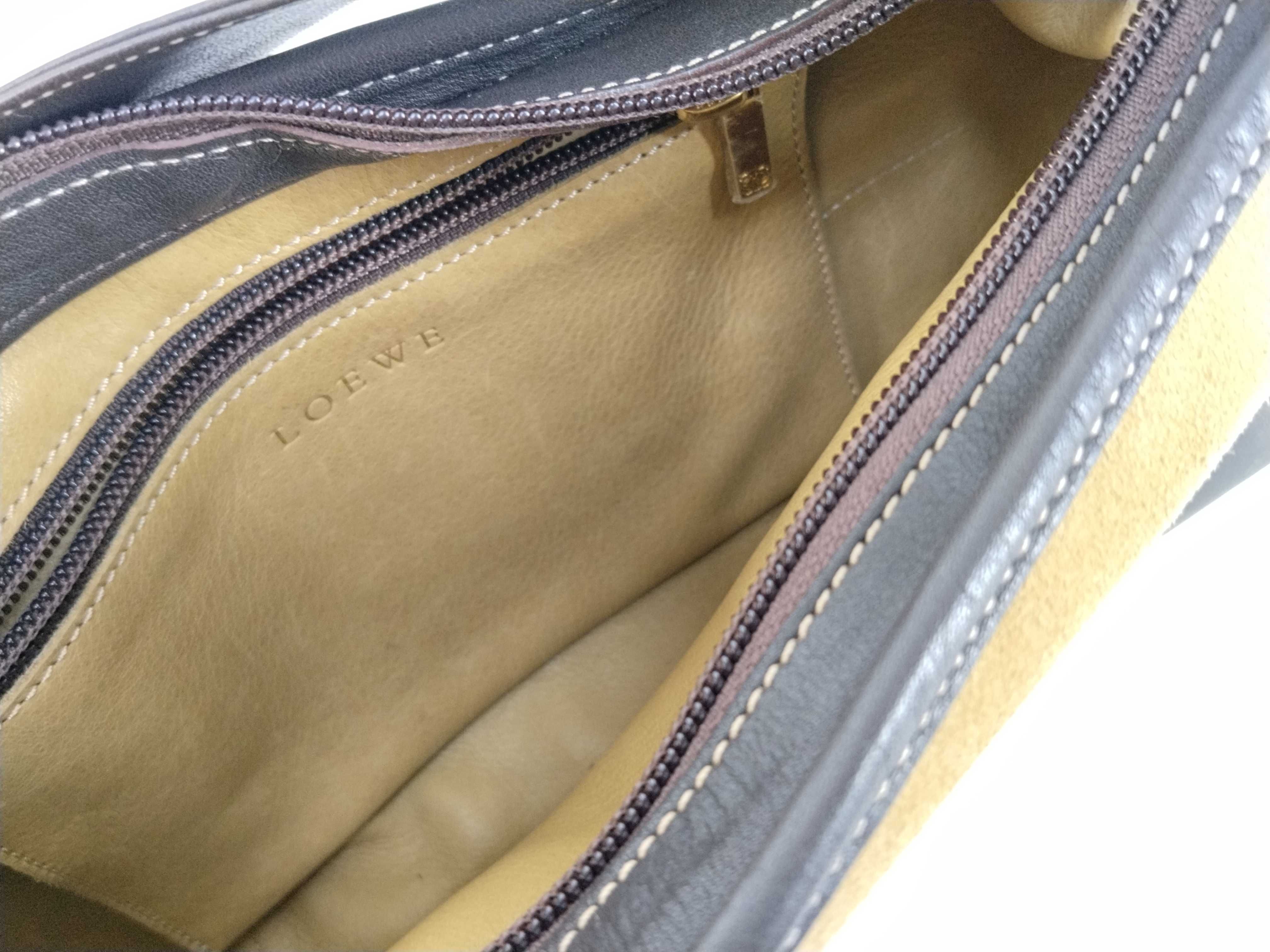 Anagram Suede Leather One-Shoulder Bag (Shoulder Bag, Dust Bag Included) — view 11