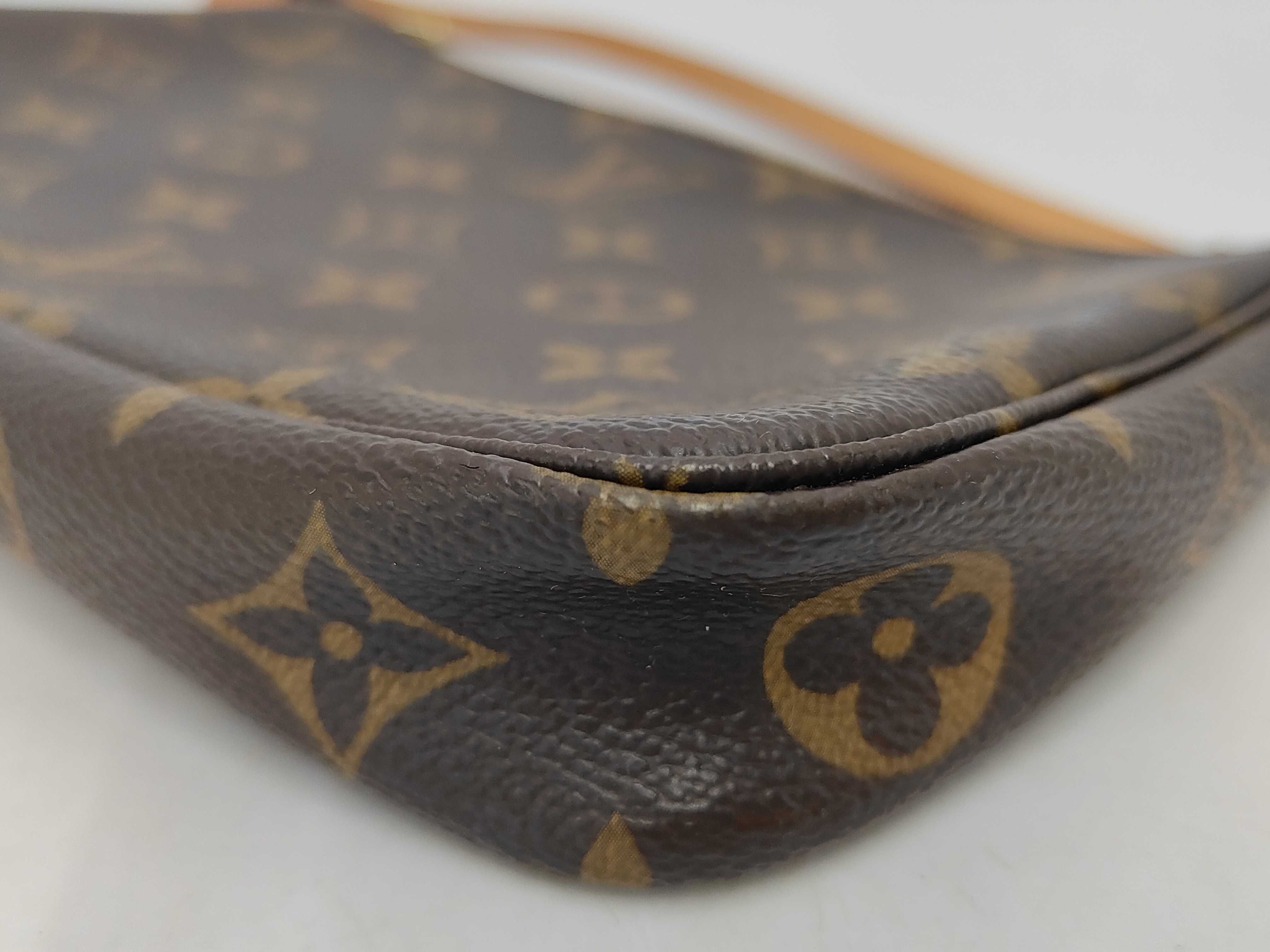 Monogram Louis Vuitton Monogram Pochette Accessoires M51980 AR5029 Handbag — view 3