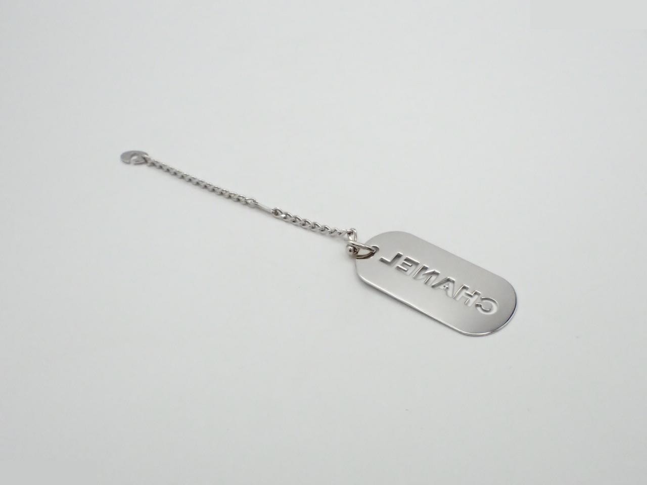 logo plate keychain, 04V, with box. — view 2