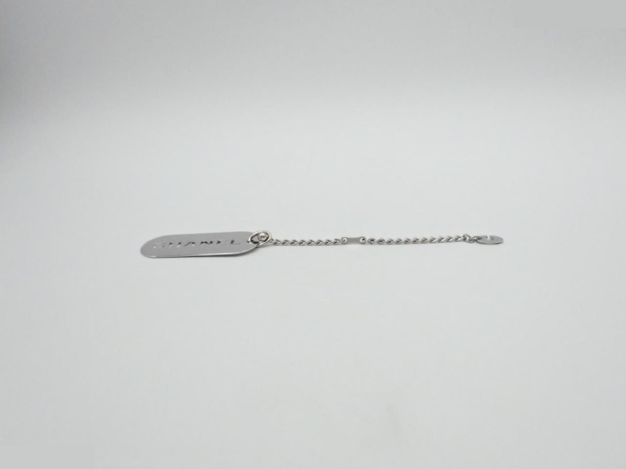 logo plate keychain, 04V, with box. — view 3