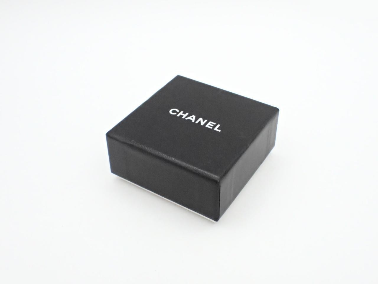 logo plate keychain, 04V, with box. — view 4