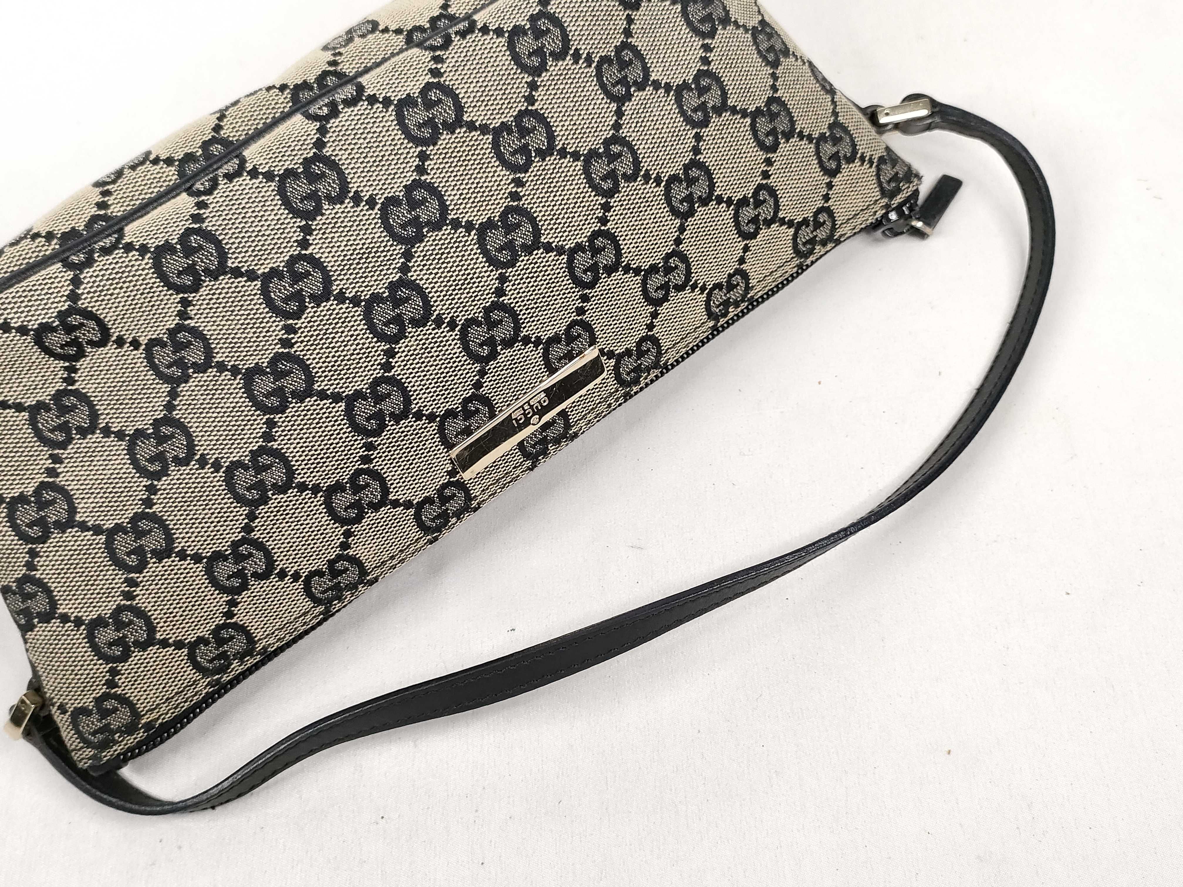 GG Canvas Accessory Pouch Handbag GG Canvas Handbag — view 3