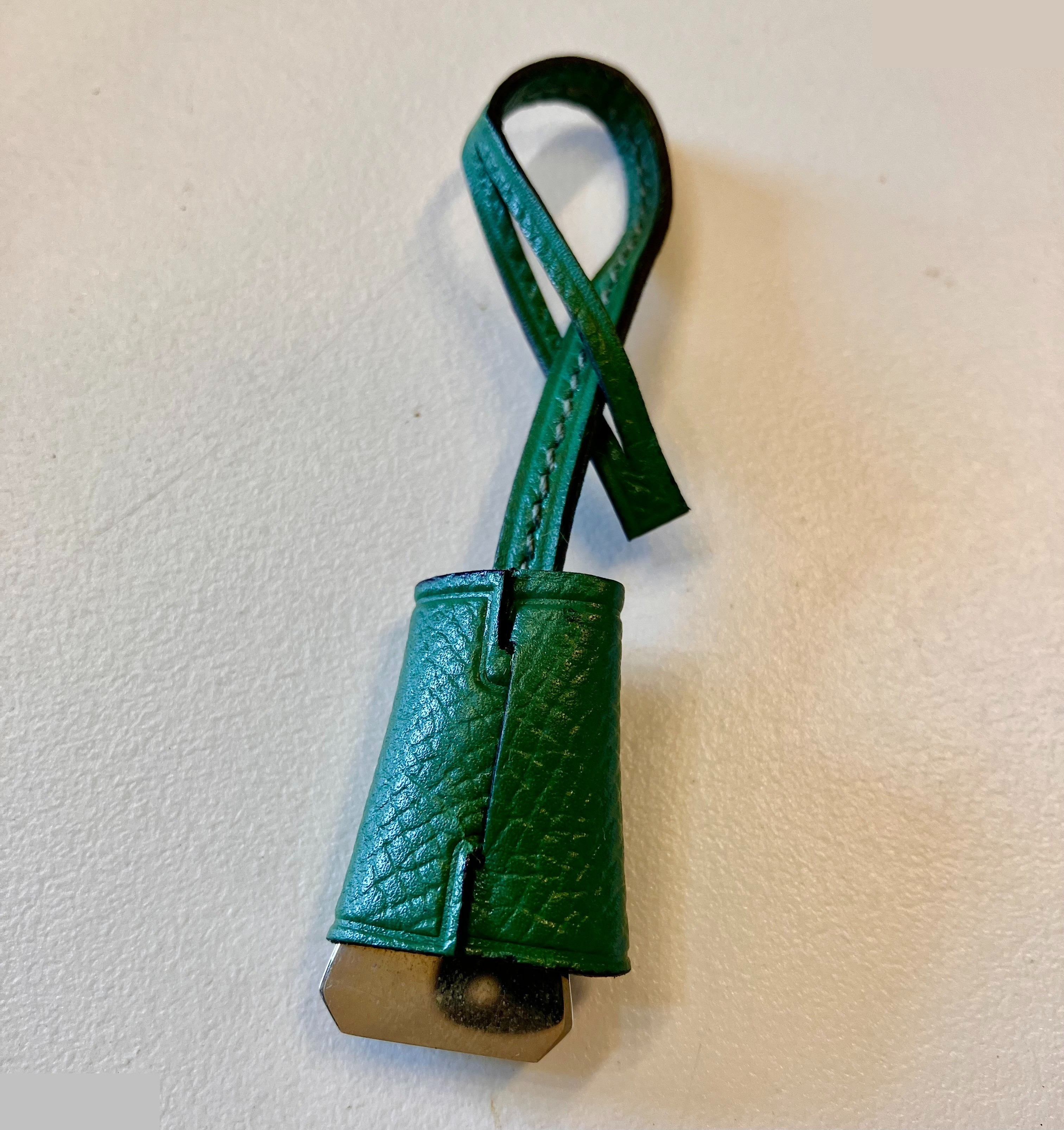 charm — view 3