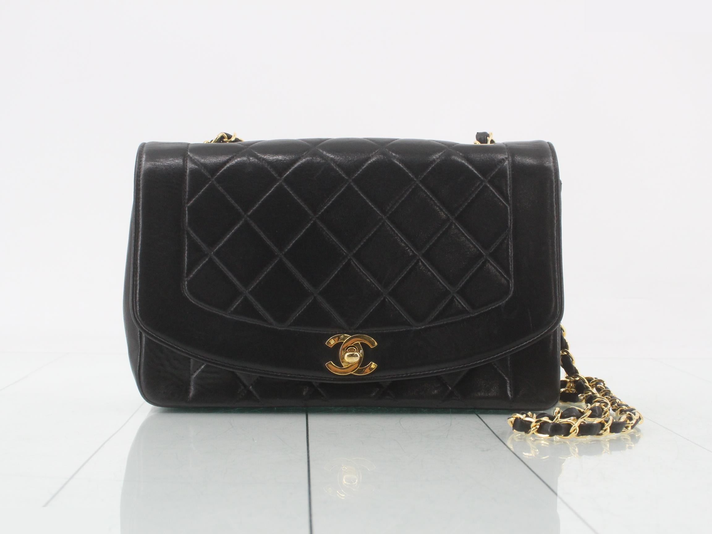 Diana 25 Lamb Chain Shoulder Bag Seal