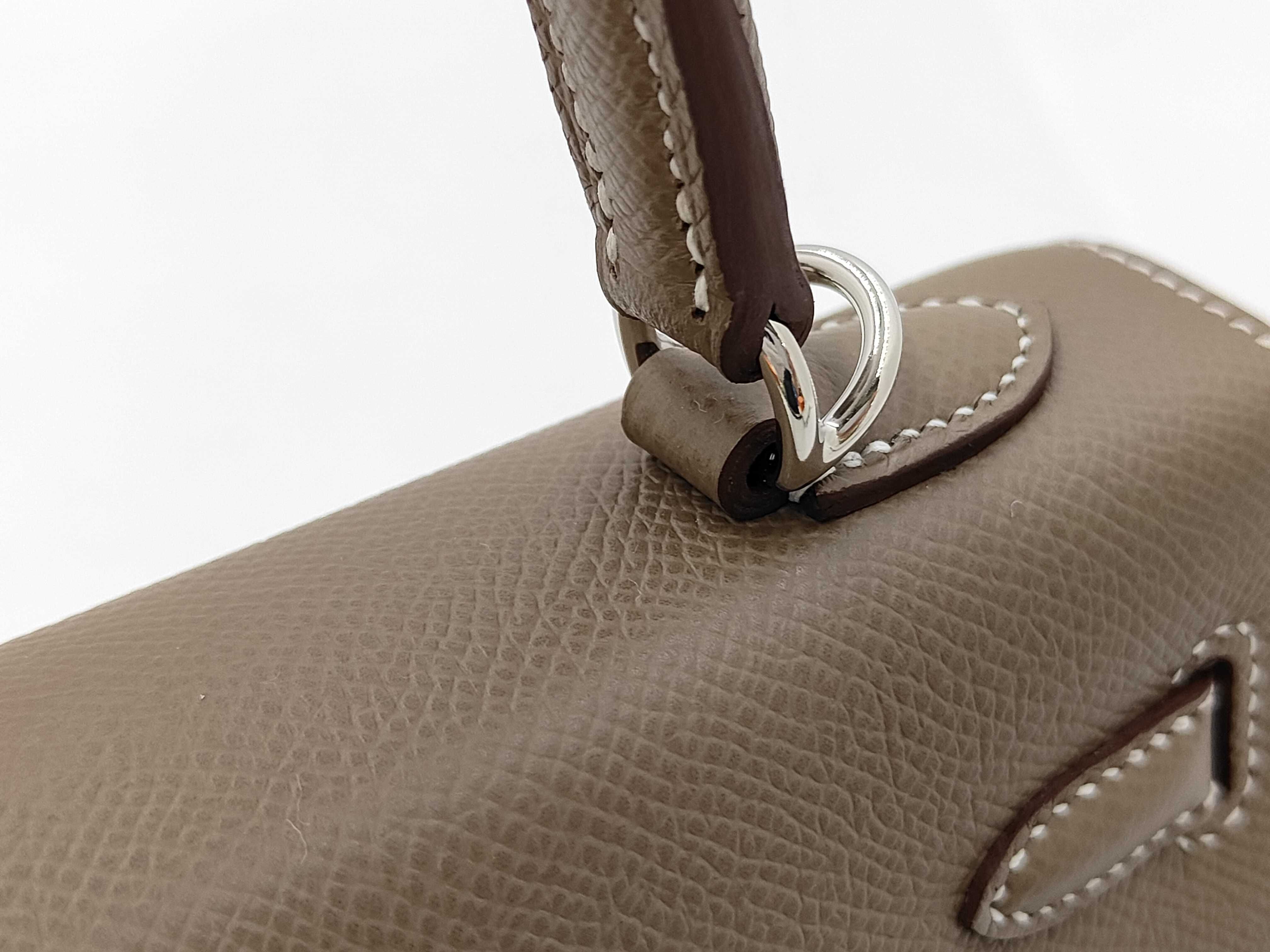 Kelly 25 Sellier Etoupe Epsom Leather Handbag with Silver Hardware (K Stamp) — view 3