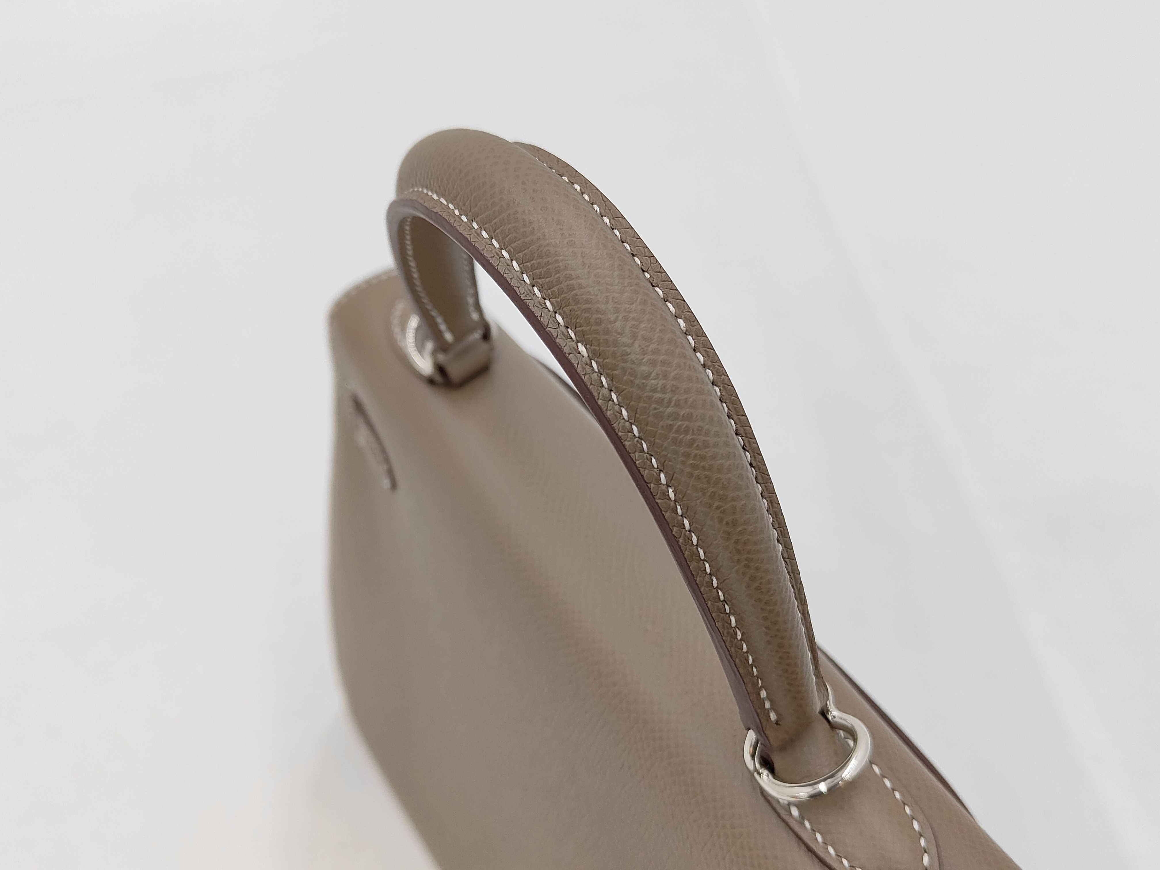 Kelly 25 Sellier Etoupe Epsom Leather Handbag with Silver Hardware (K Stamp) — view 4