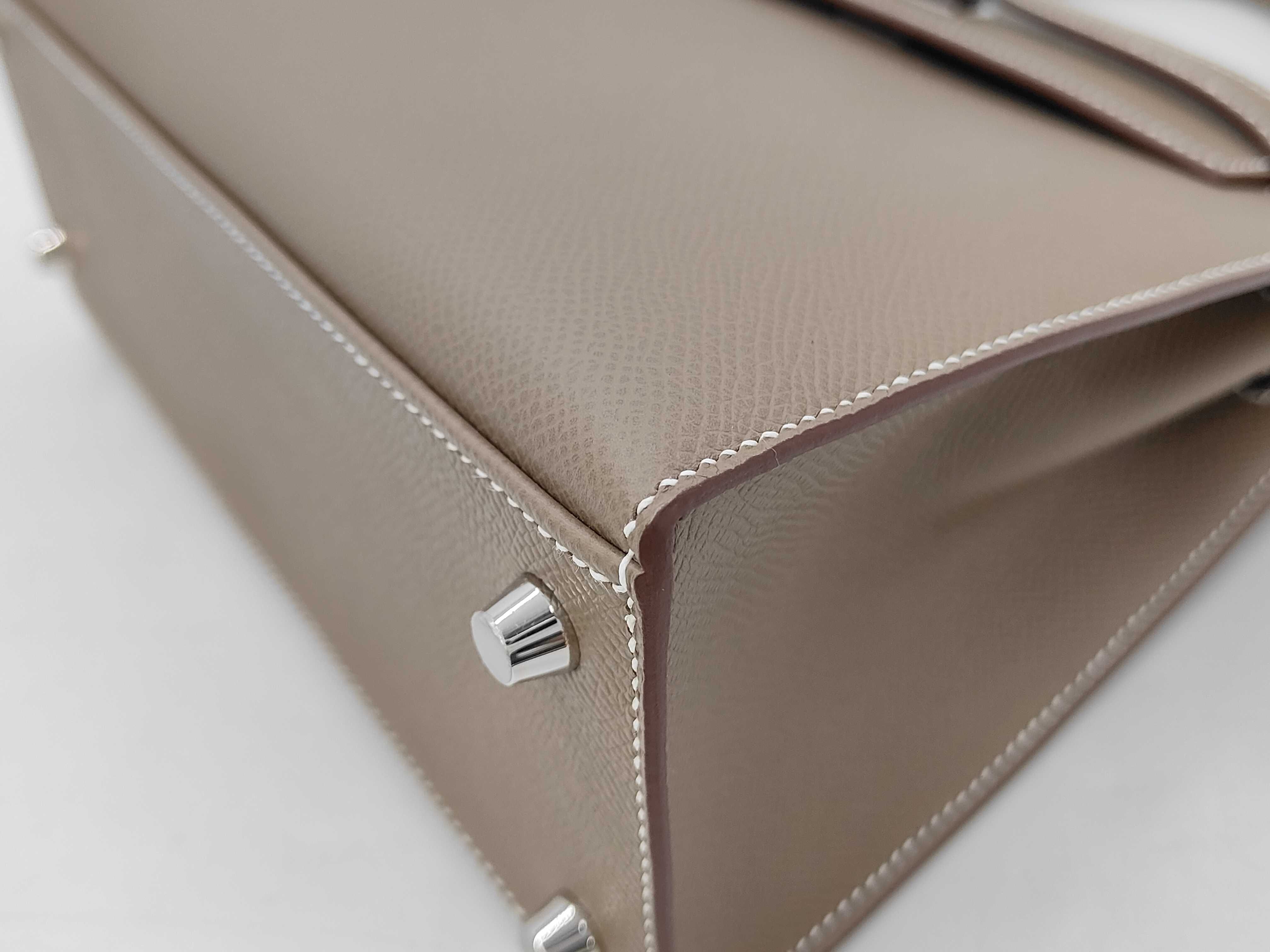 Kelly 25 Sellier Etoupe Epsom Leather Handbag with Silver Hardware (K Stamp) — view 7