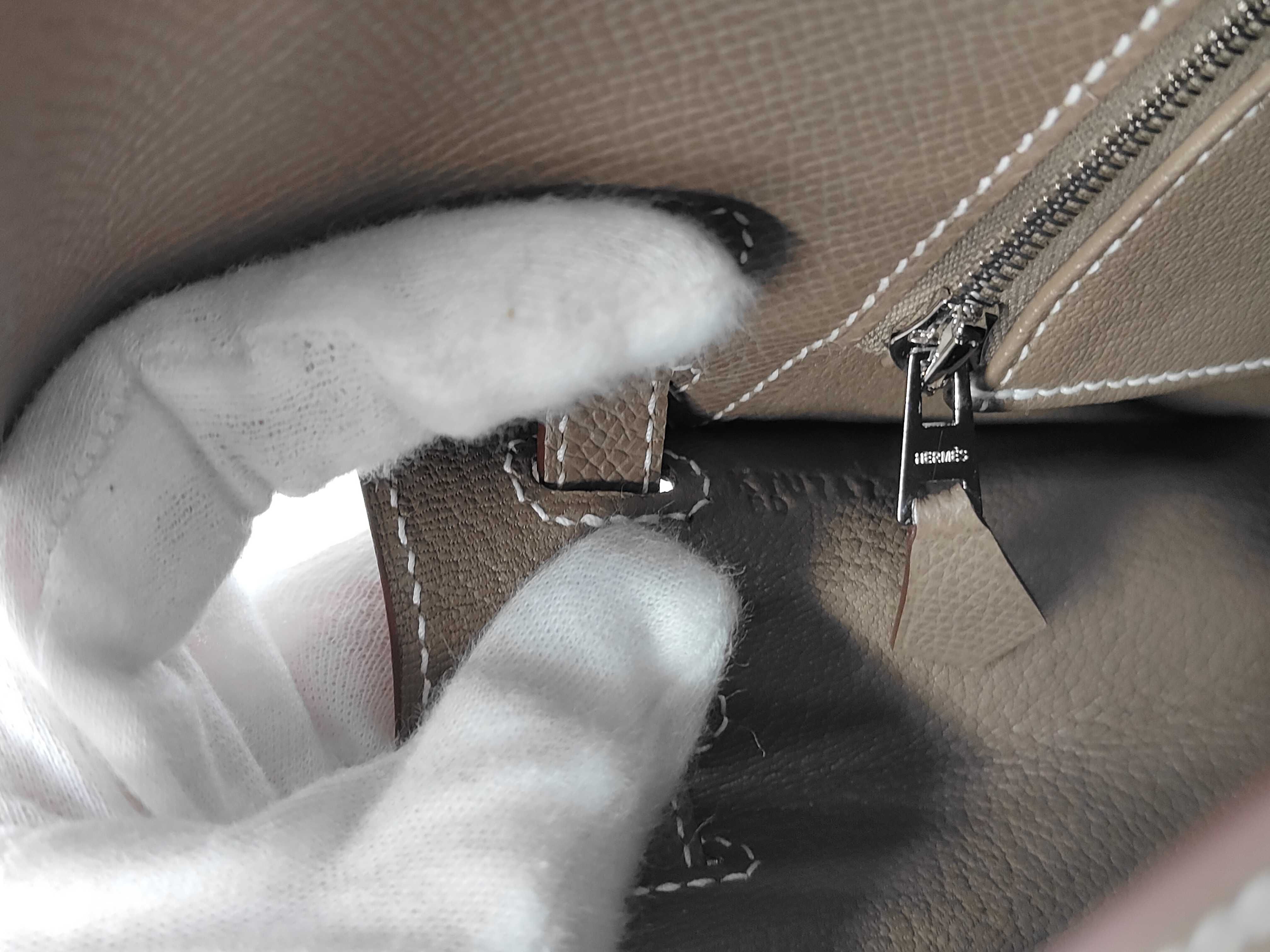 Kelly 25 Sellier Etoupe Epsom Leather Handbag with Silver Hardware (K Stamp) — view 10