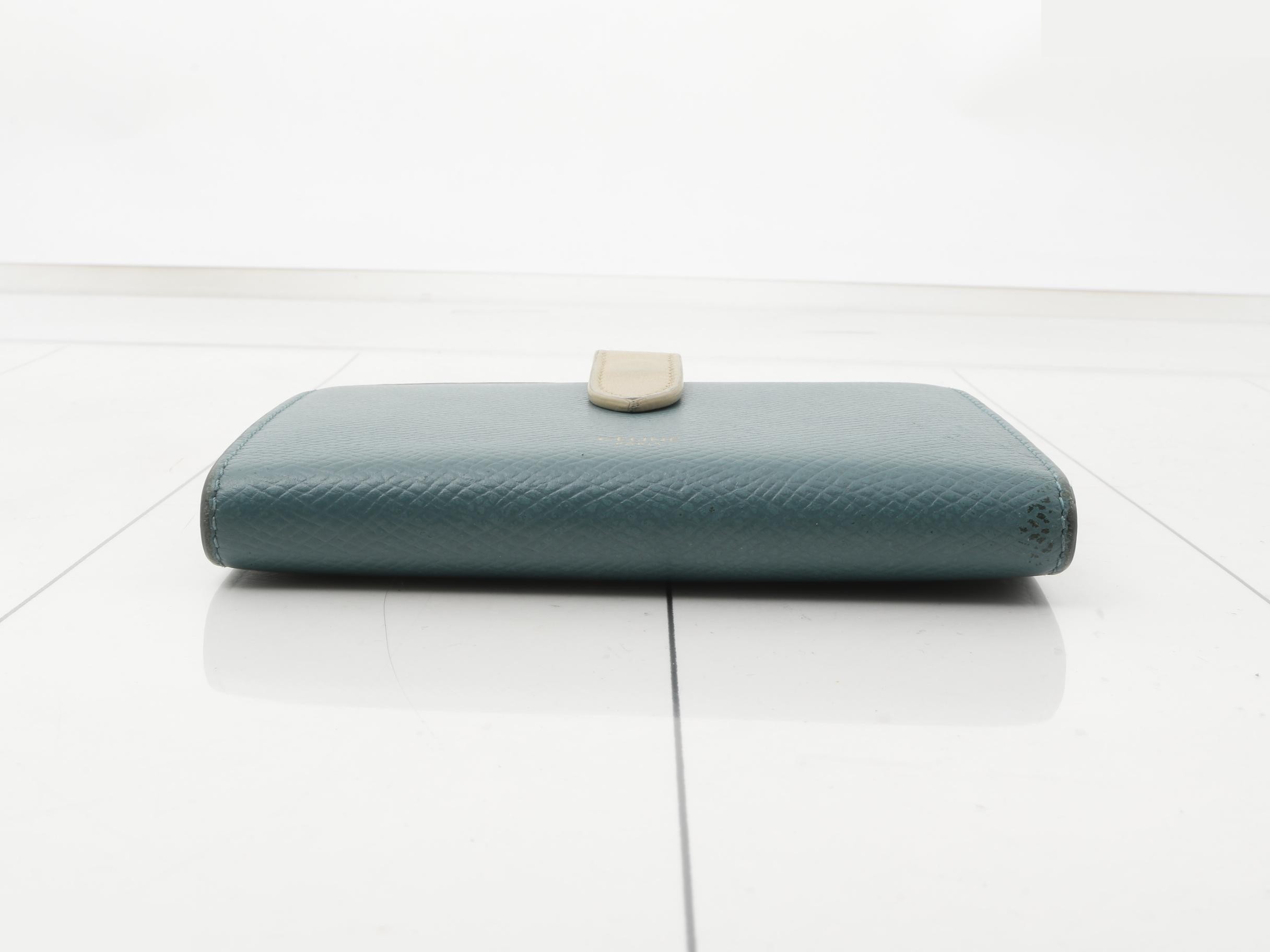 wallet — view 3