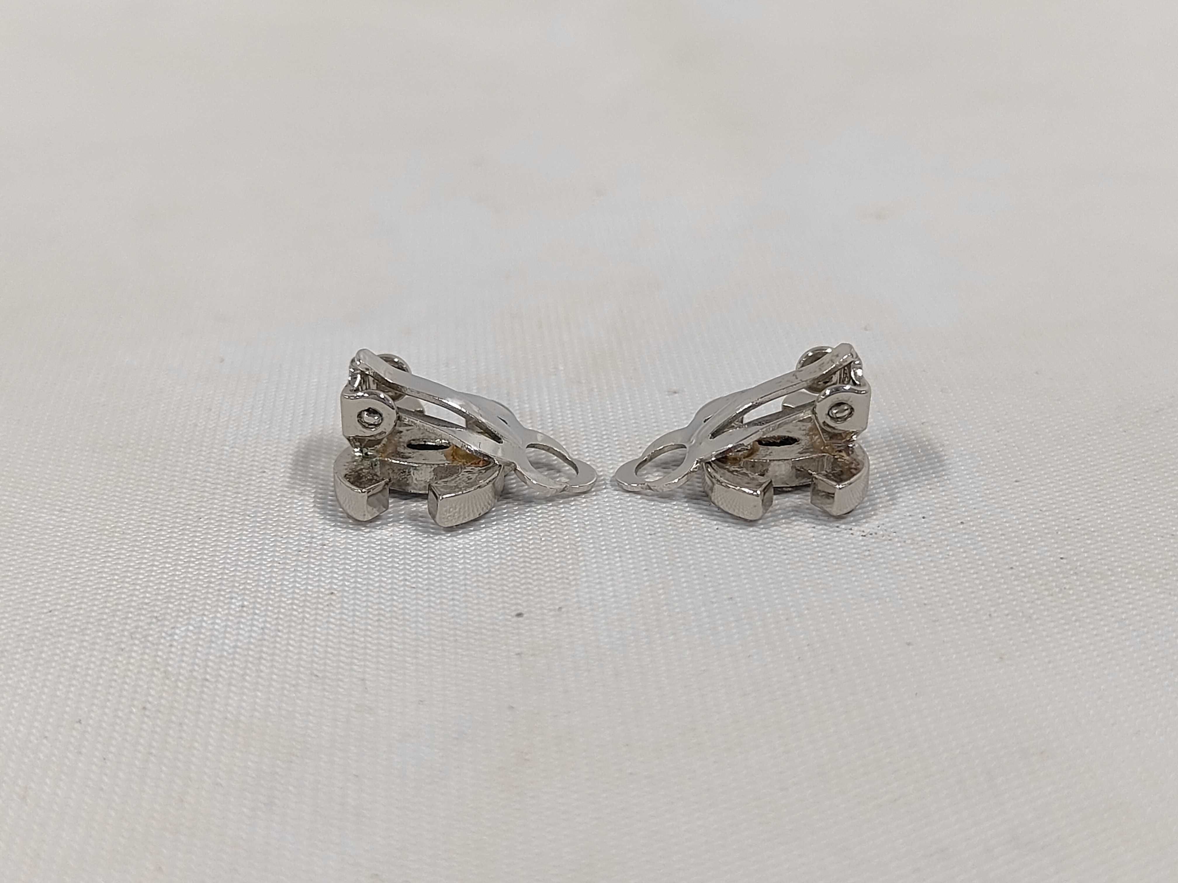 earrings, 05V Coco Stone design (one earring missing plate). — view 3