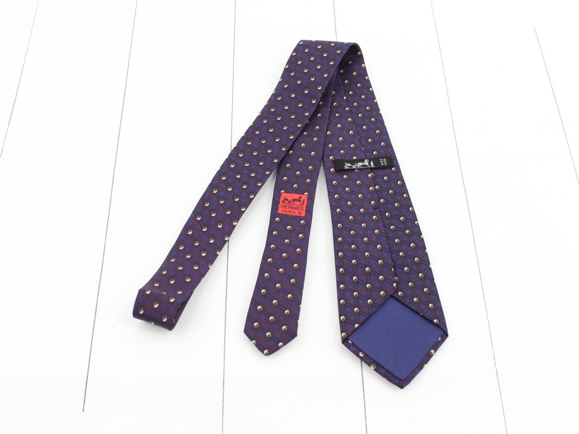 tie — view 2
