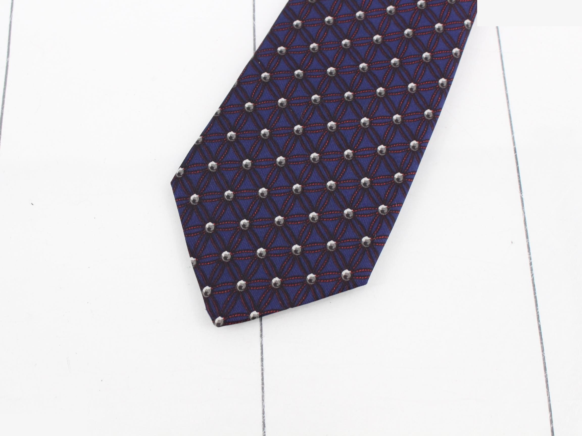 tie — view 3