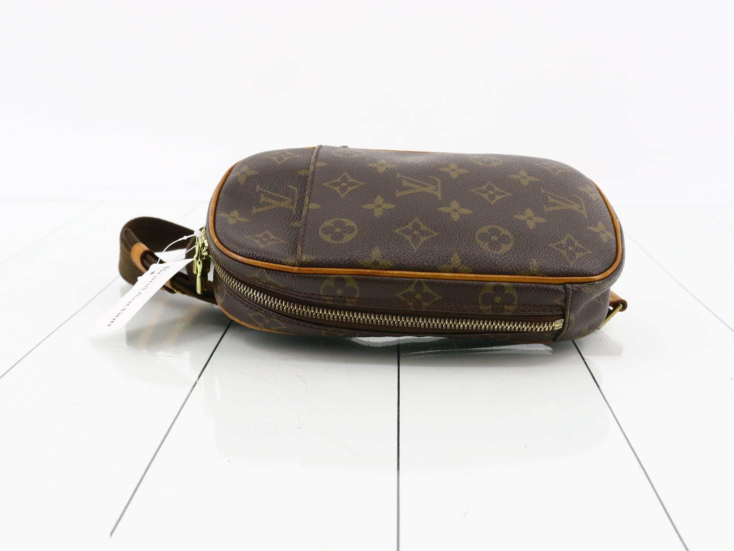 Damier Pochette Gange Shoulder Bag — view 4
