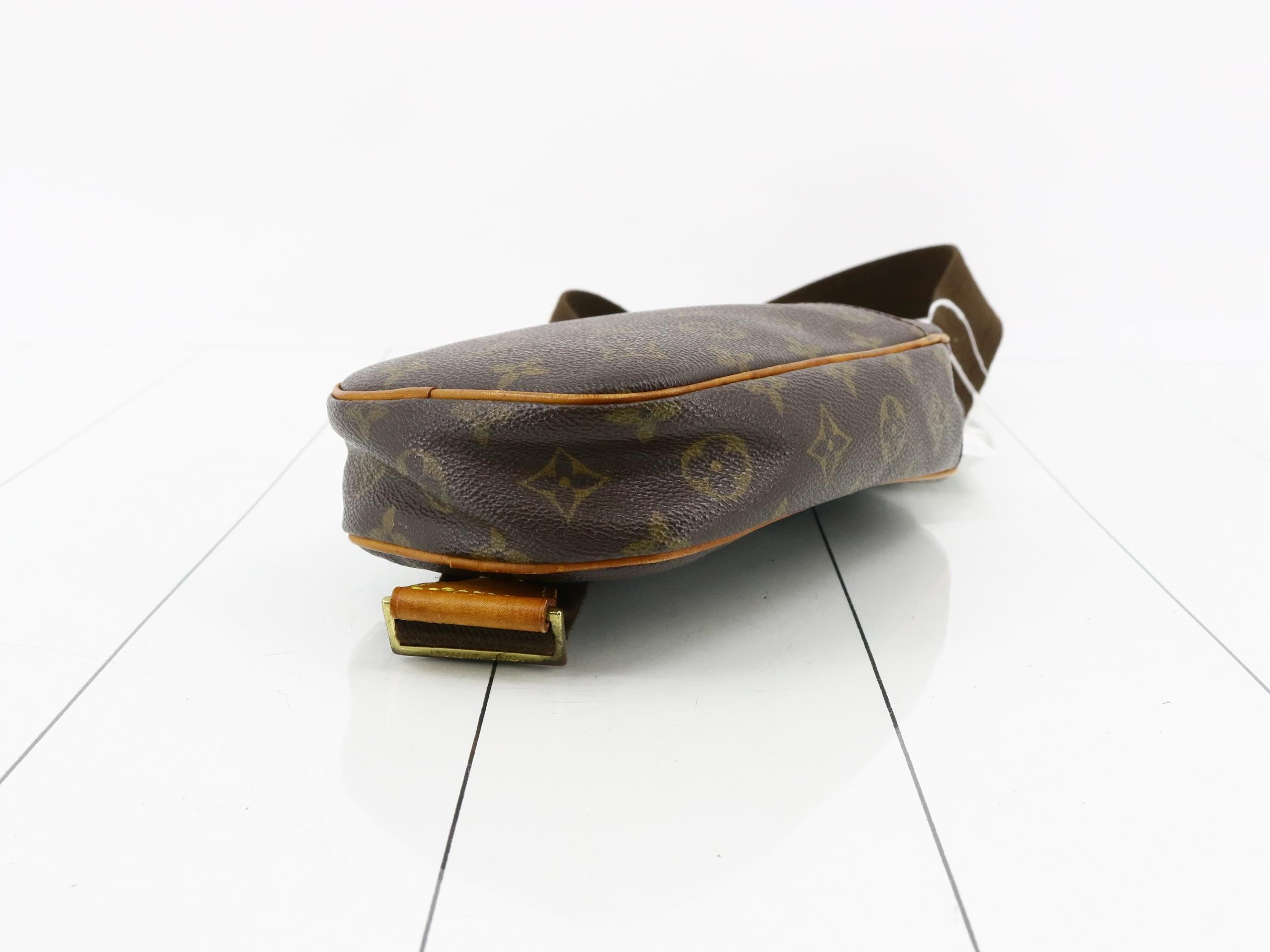 Damier Pochette Gange Shoulder Bag — view 6