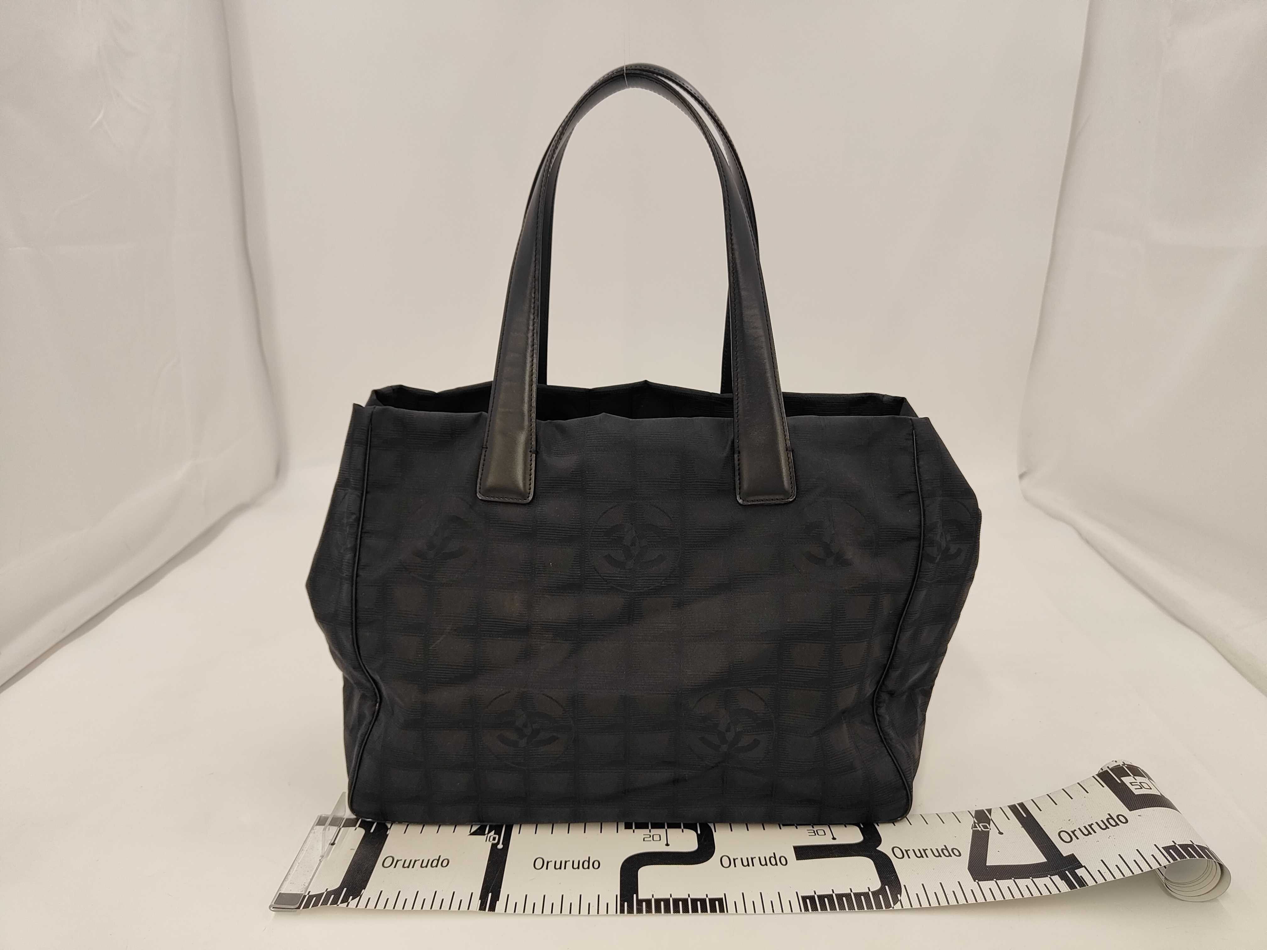 New Travel Line Tote MM Handbag 9974773 Black Tote Bag — view 2