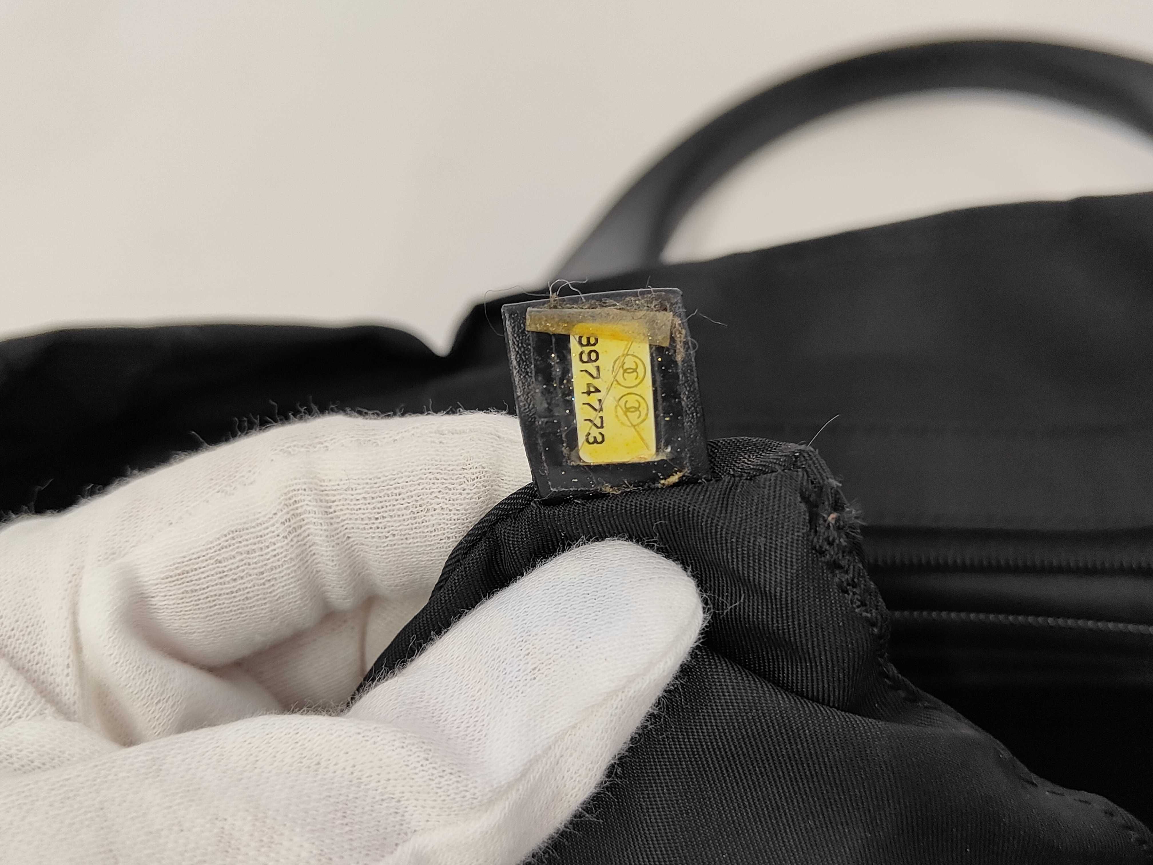 New Travel Line Tote MM Handbag 9974773 Black Tote Bag — view 10