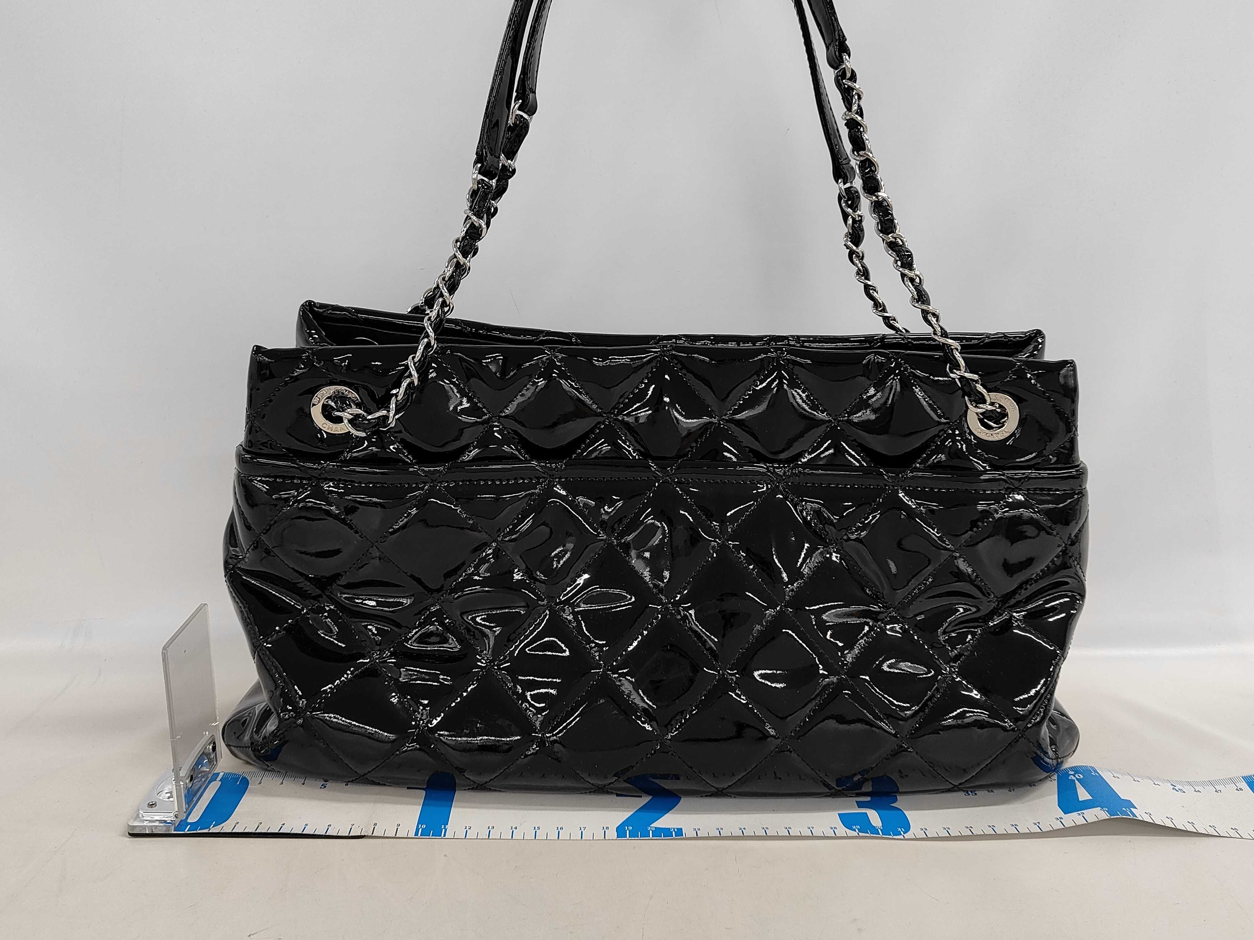 enamel patent chain tote bag — view 2
