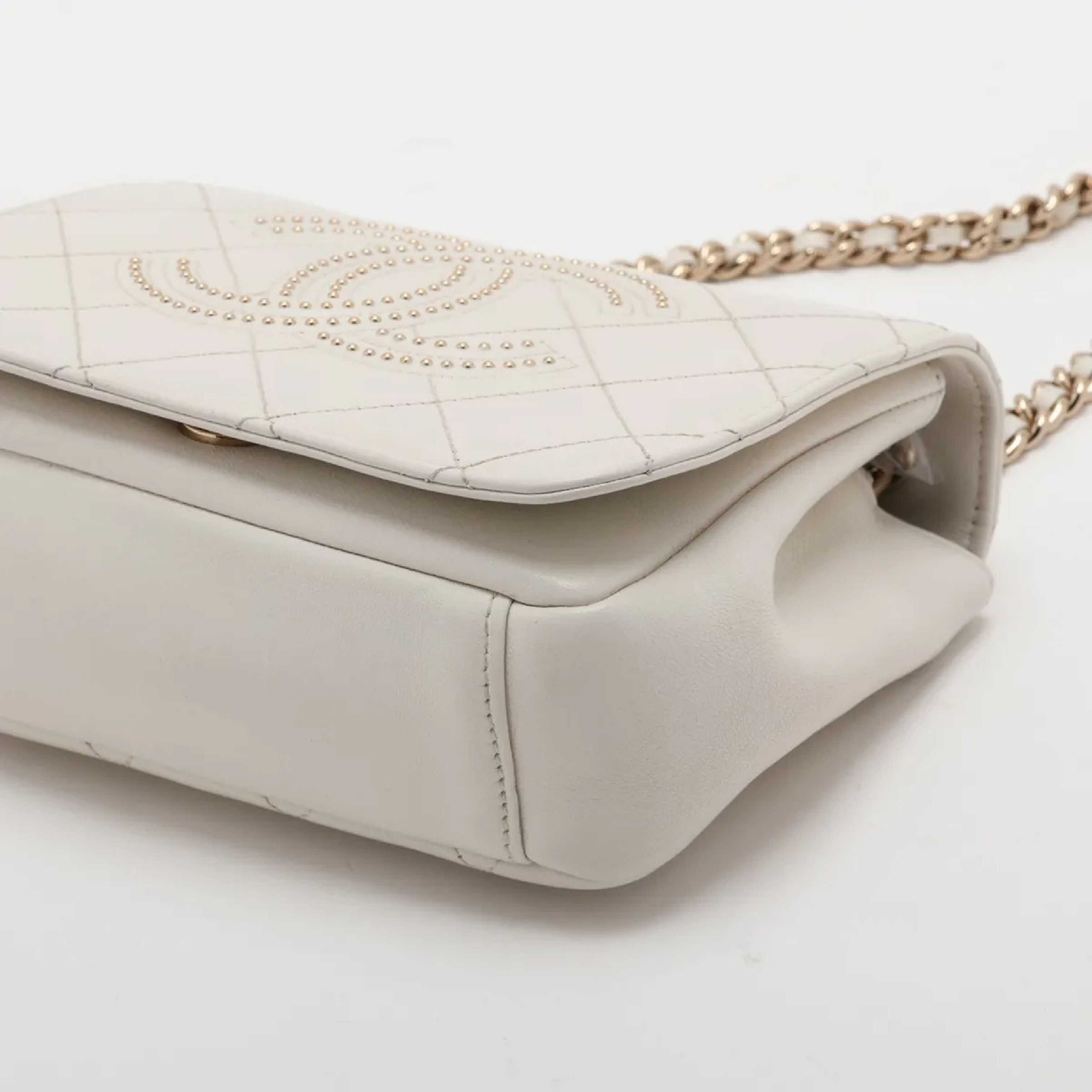 Matelassé Leather Single Flap Single Chain Bag, with seal and card, serial number in the 29 range, shoulder bag. — view 4
