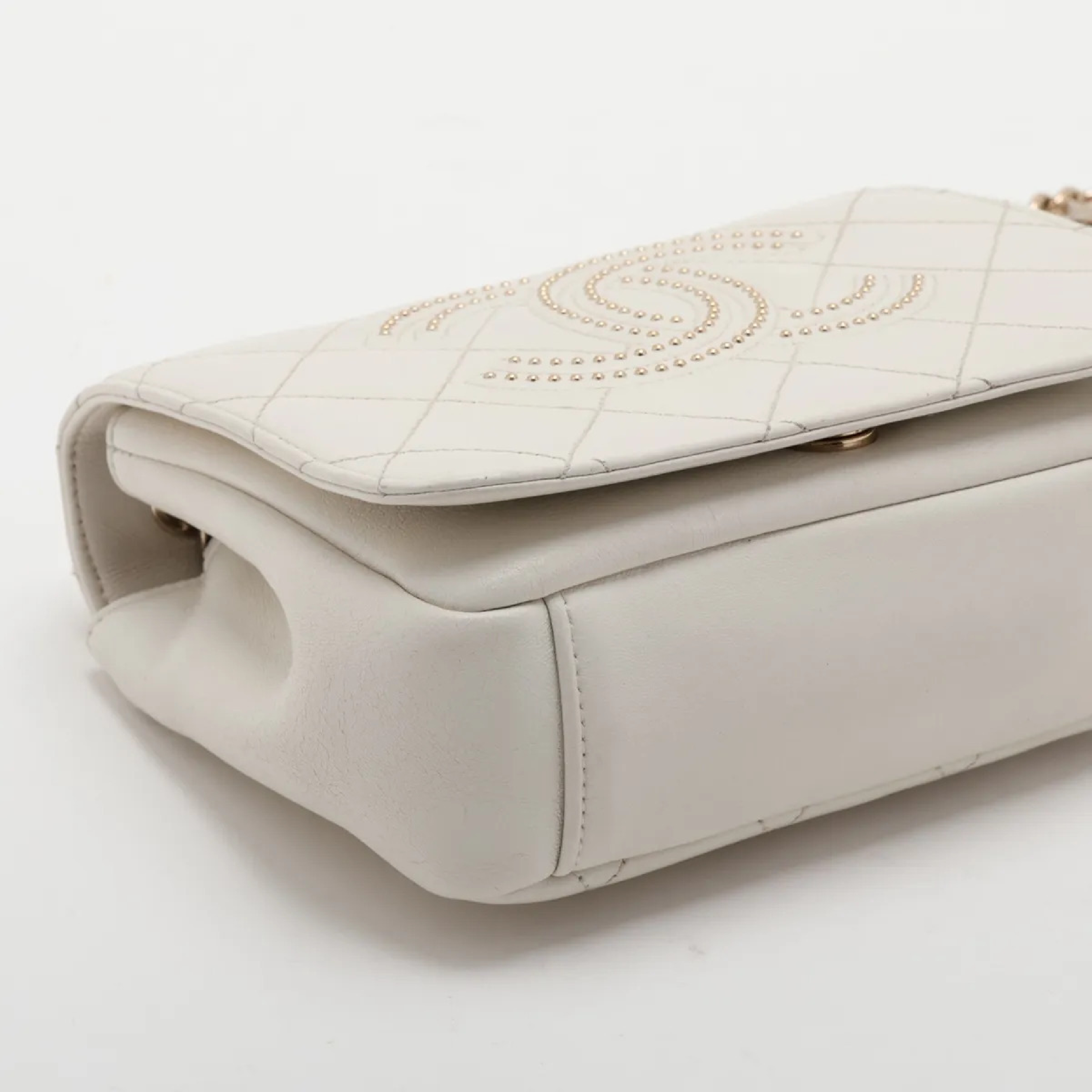 Matelassé Leather Single Flap Single Chain Bag, with seal and card, serial number in the 29 range, shoulder bag. — view 5